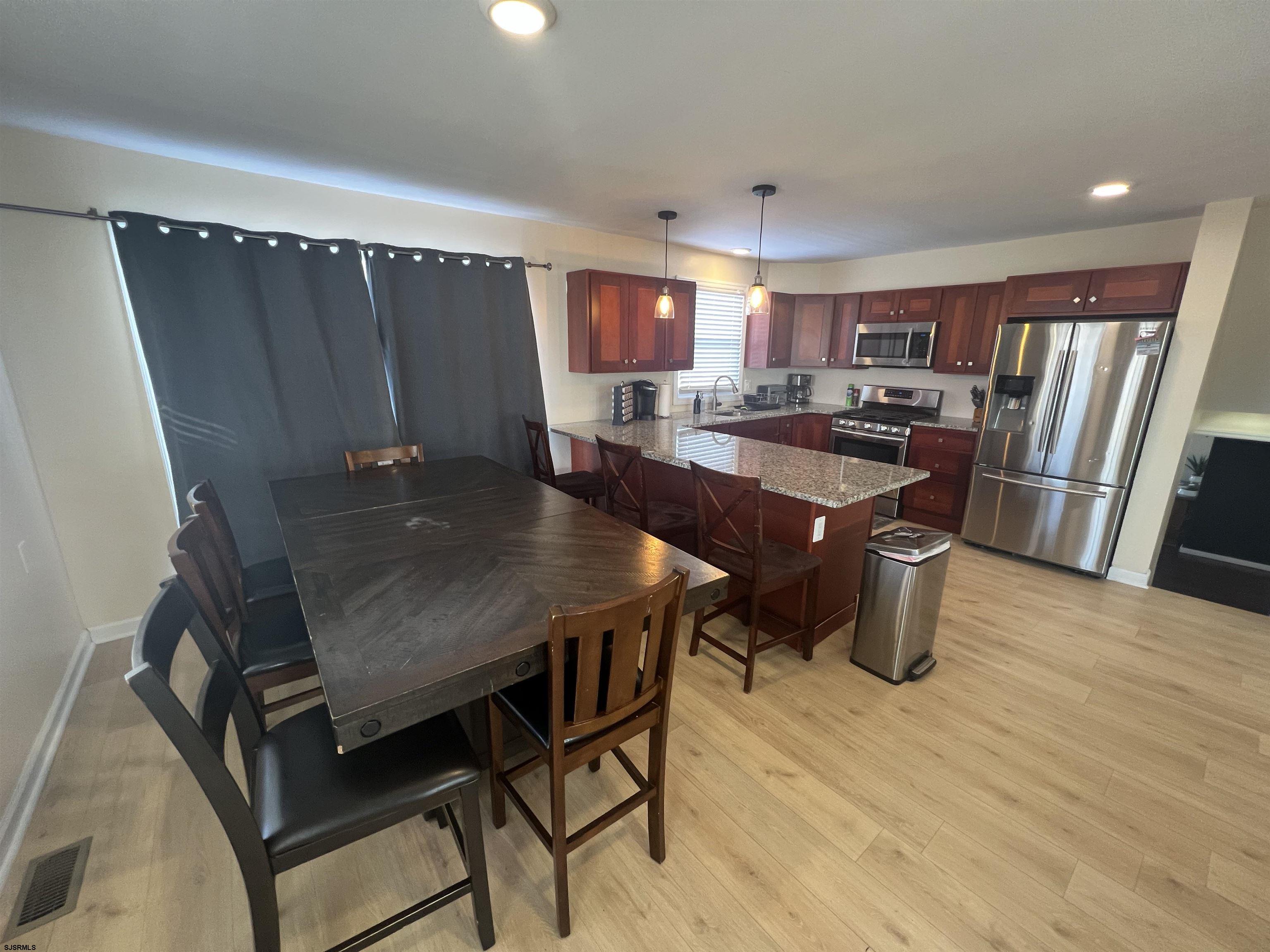 239 N Derby Ave