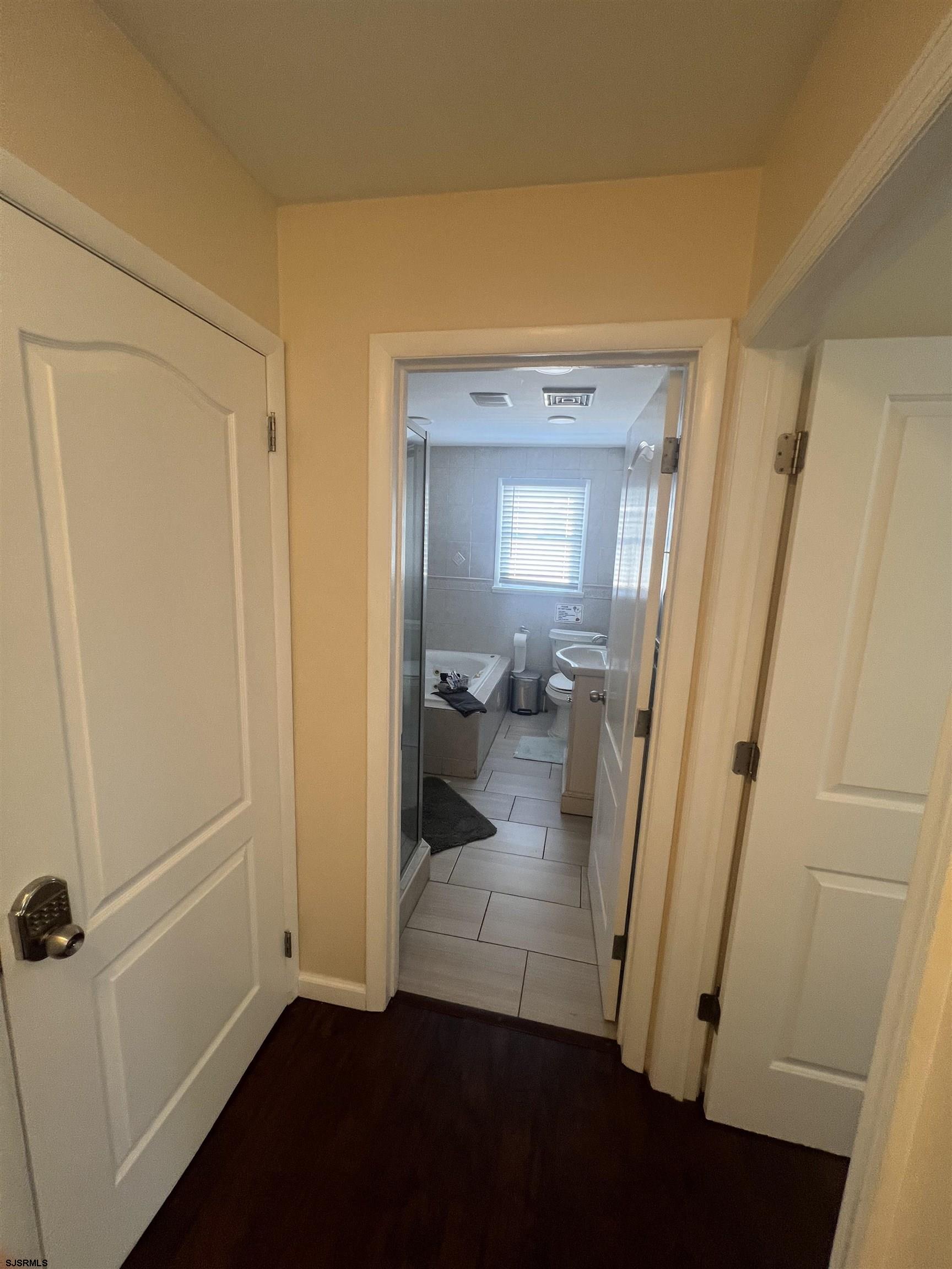 239 N Derby Ave