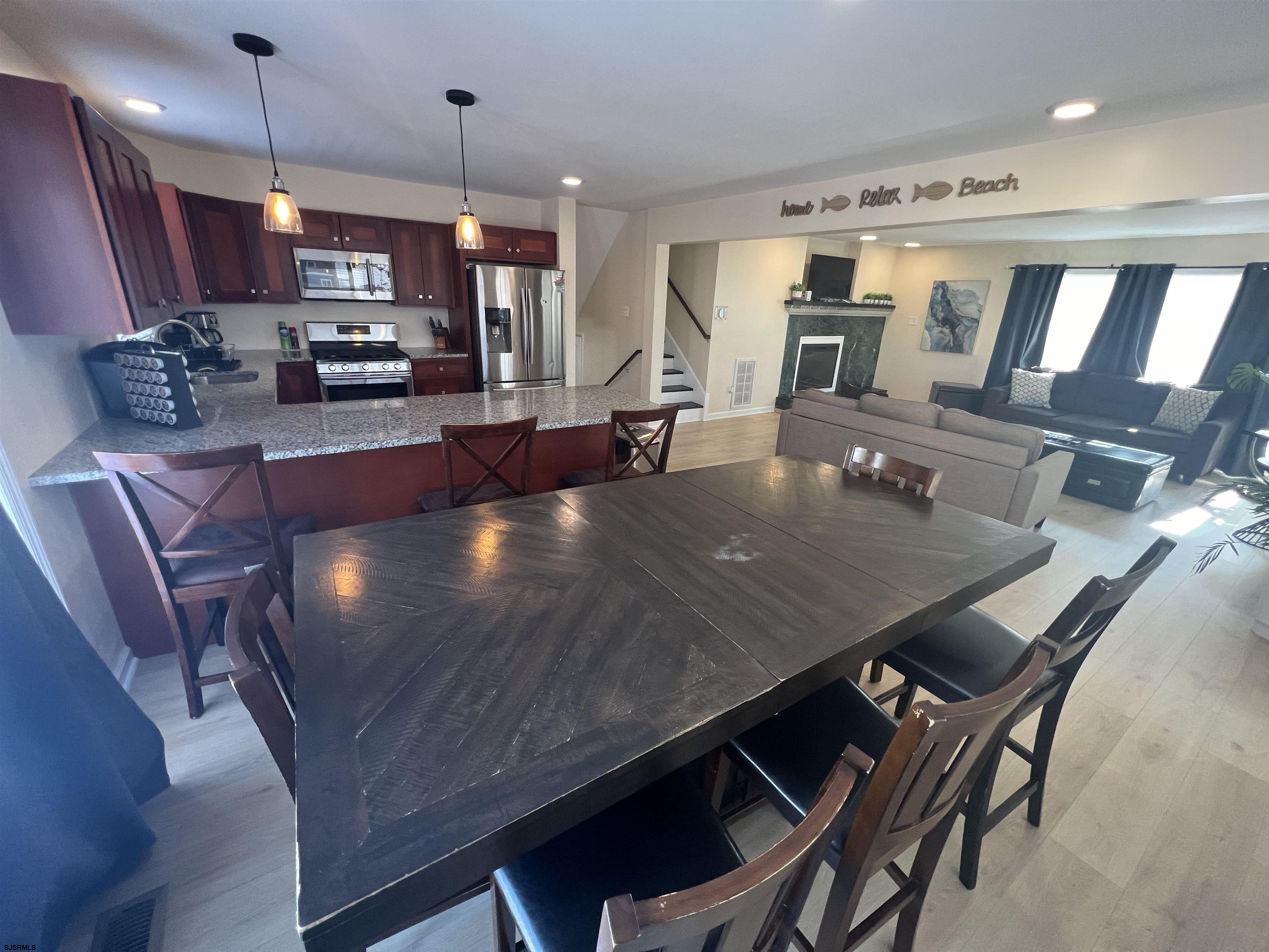 239 N Derby Ave