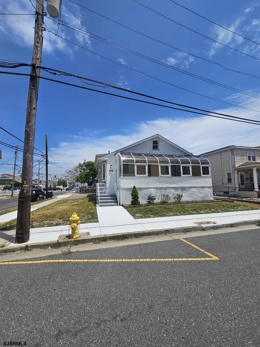 239 N Derby Ave