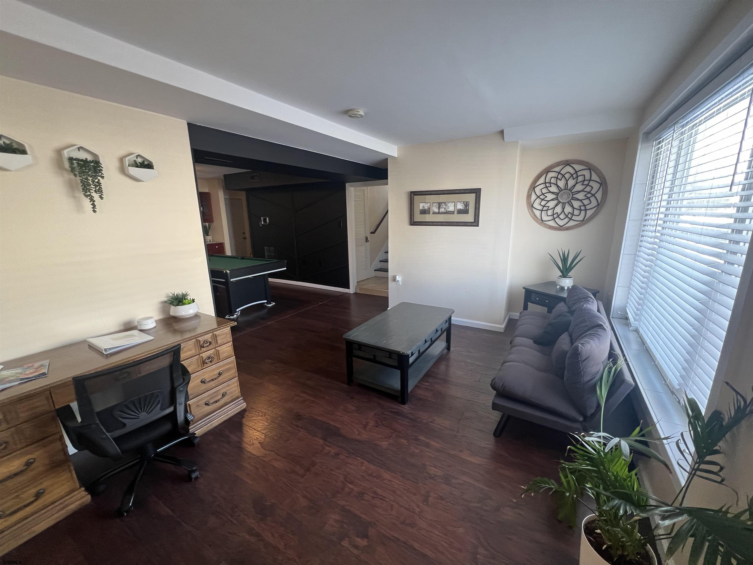 239 N Derby Ave