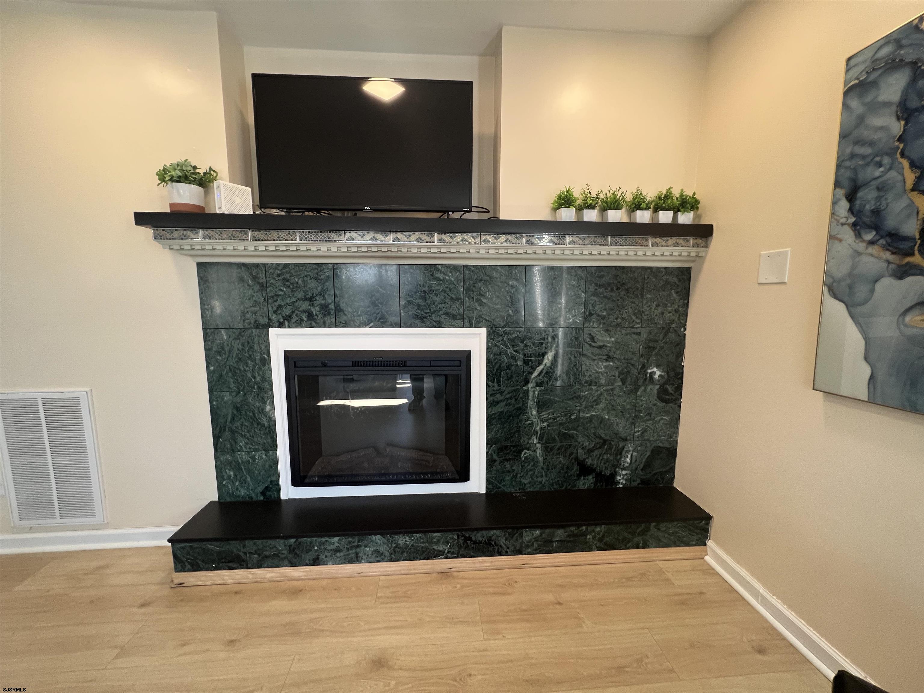 239 N Derby Ave