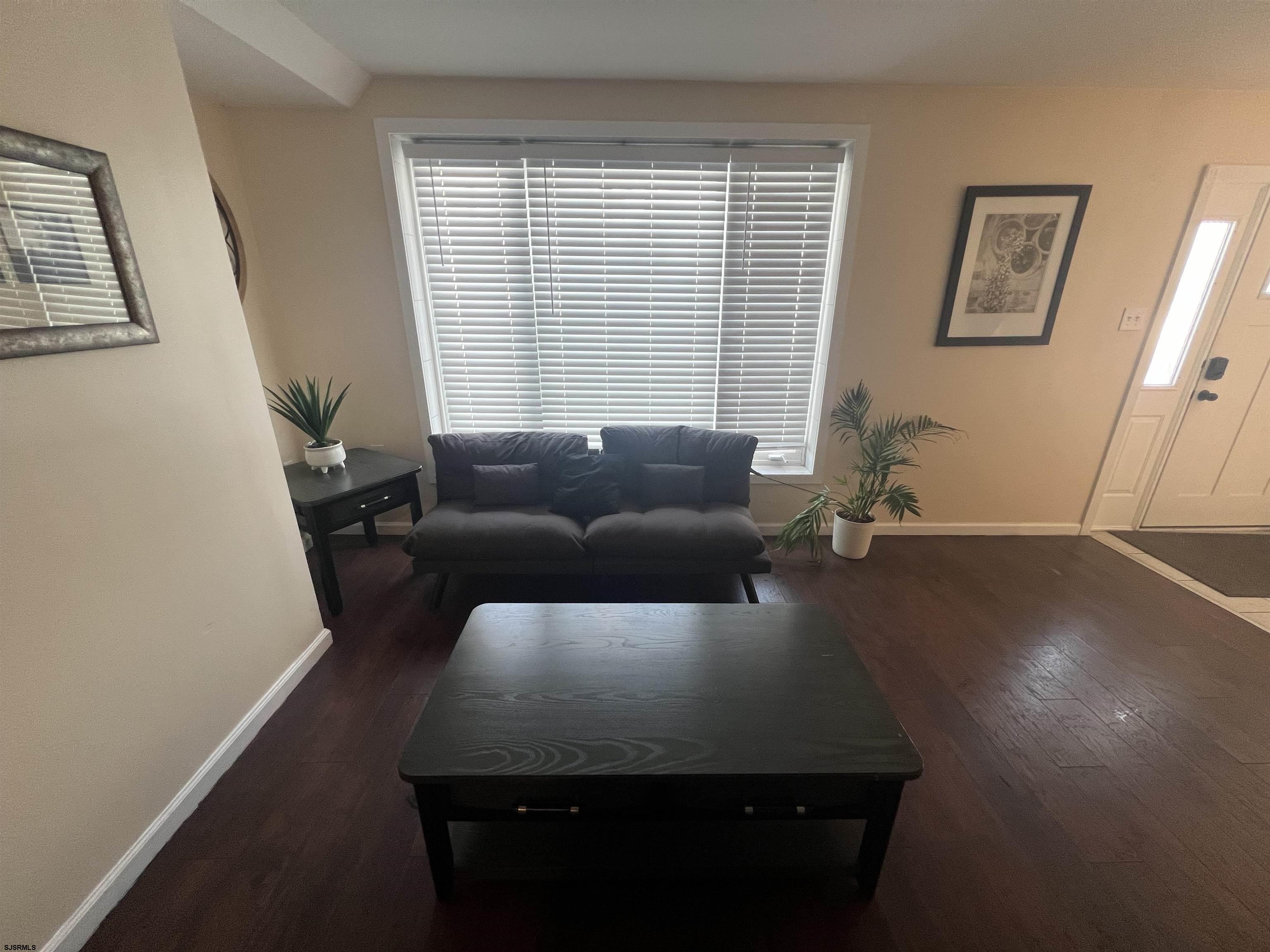 239 N Derby Ave