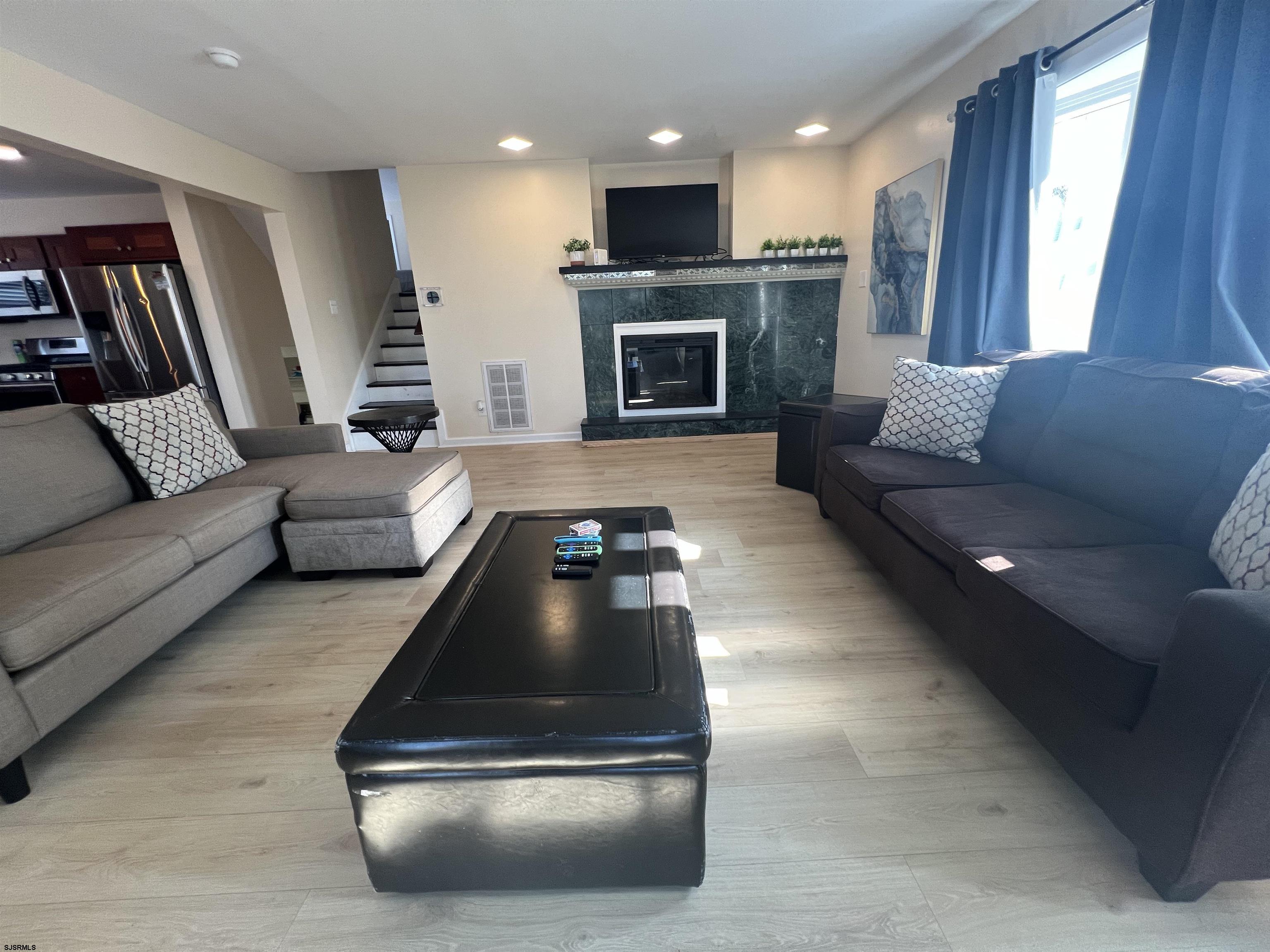 239 N Derby Ave