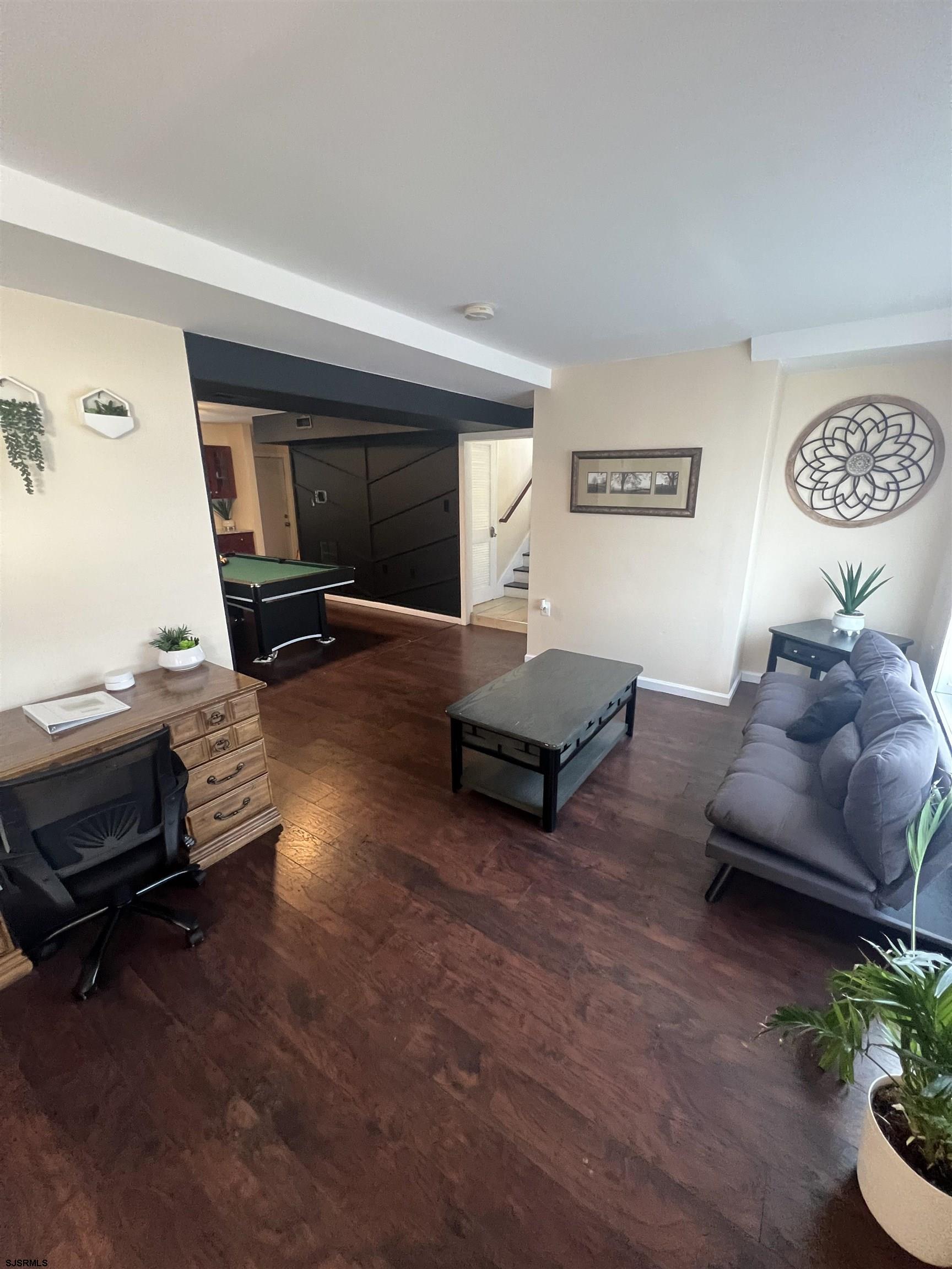 239 N Derby Ave