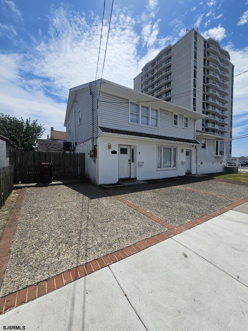 239 N Derby Ave