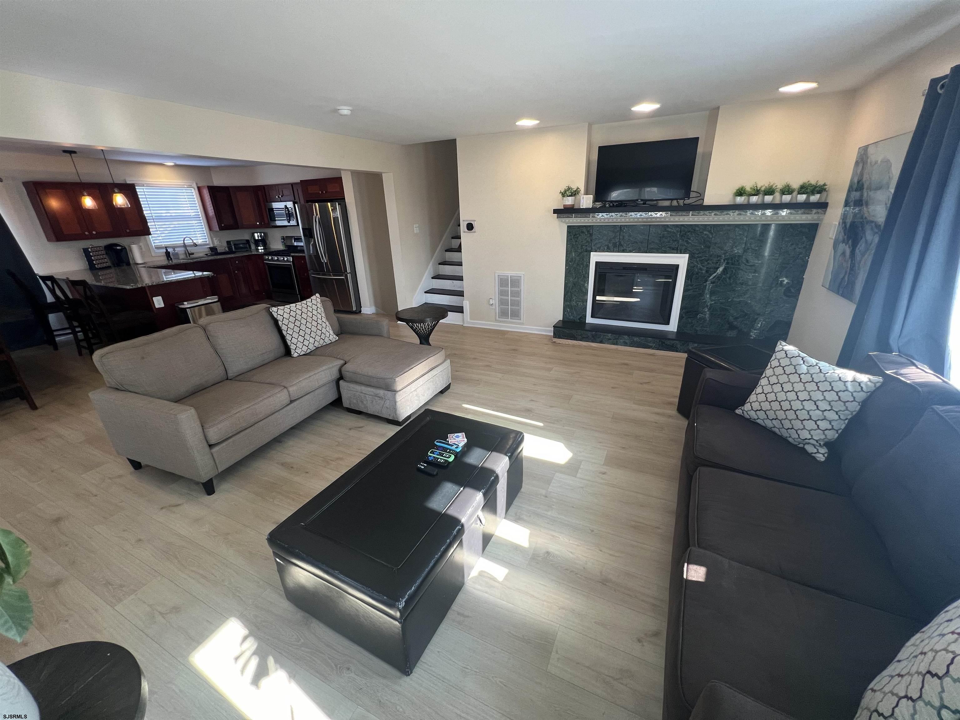 239 N Derby Ave