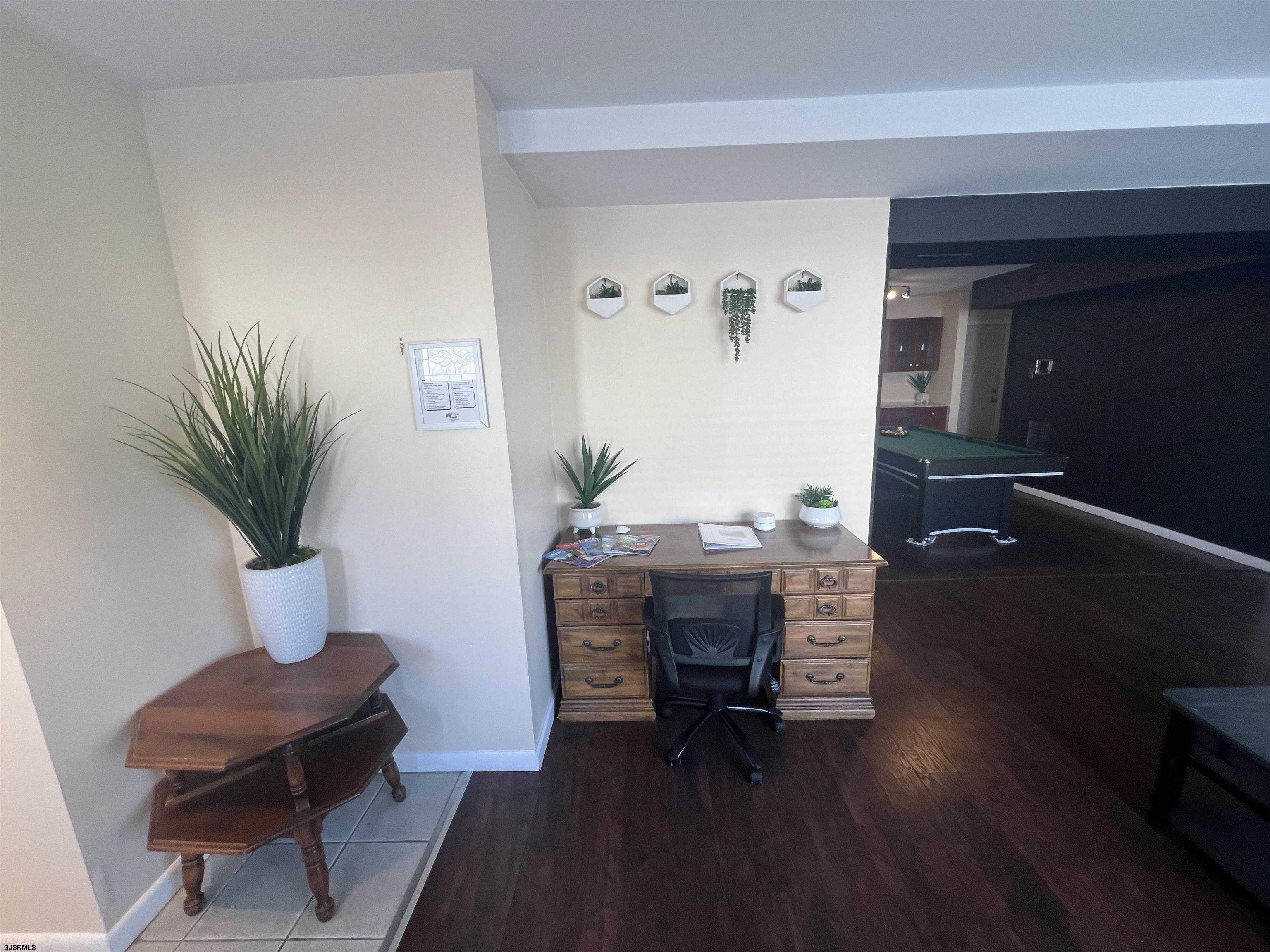 239 N Derby Ave