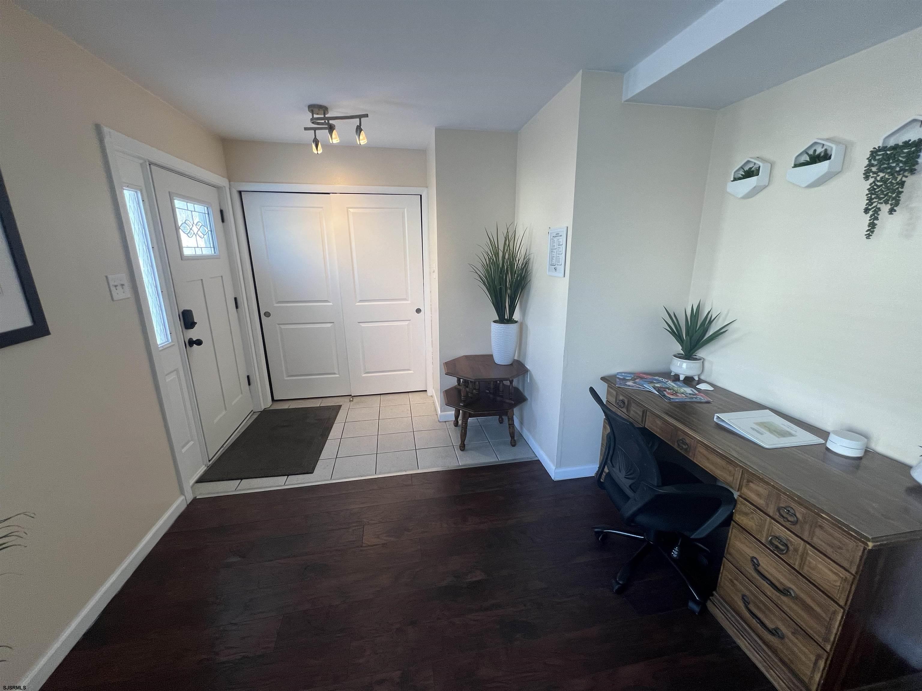 239 N Derby Ave