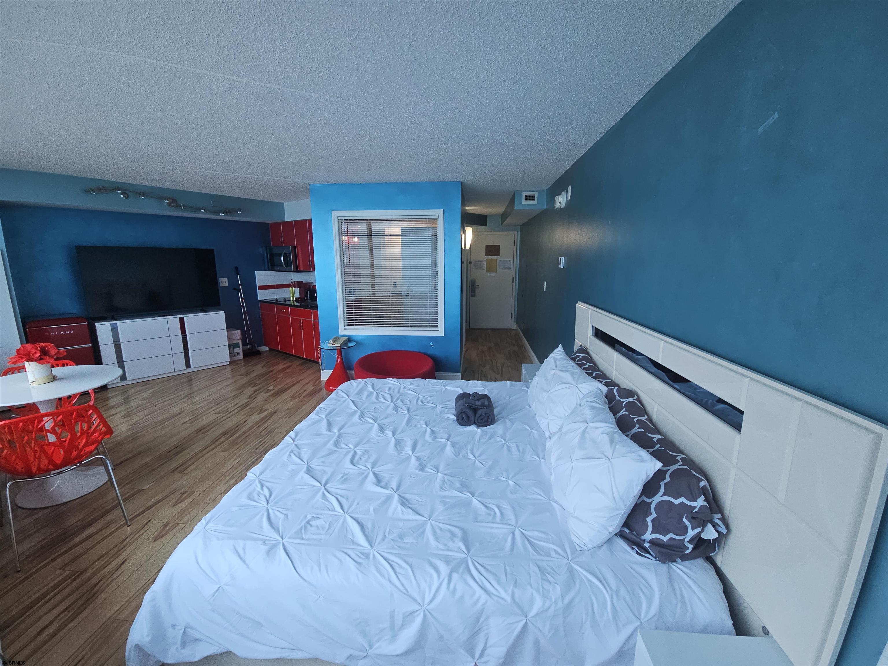 1515 Boardwalk Unit: 2407