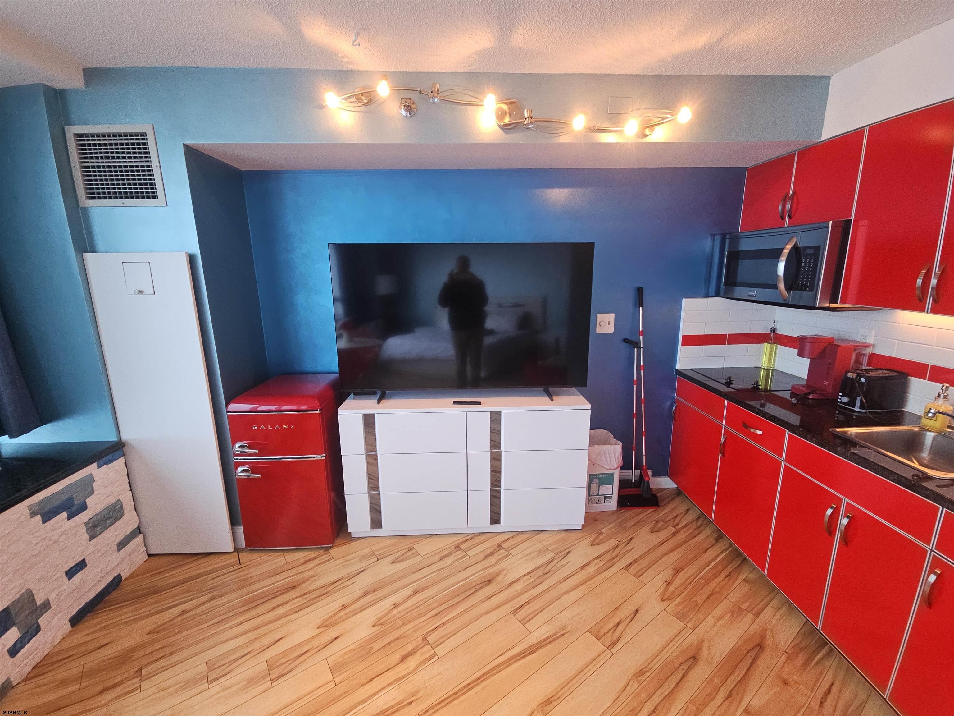 1515 Boardwalk Unit: 2407