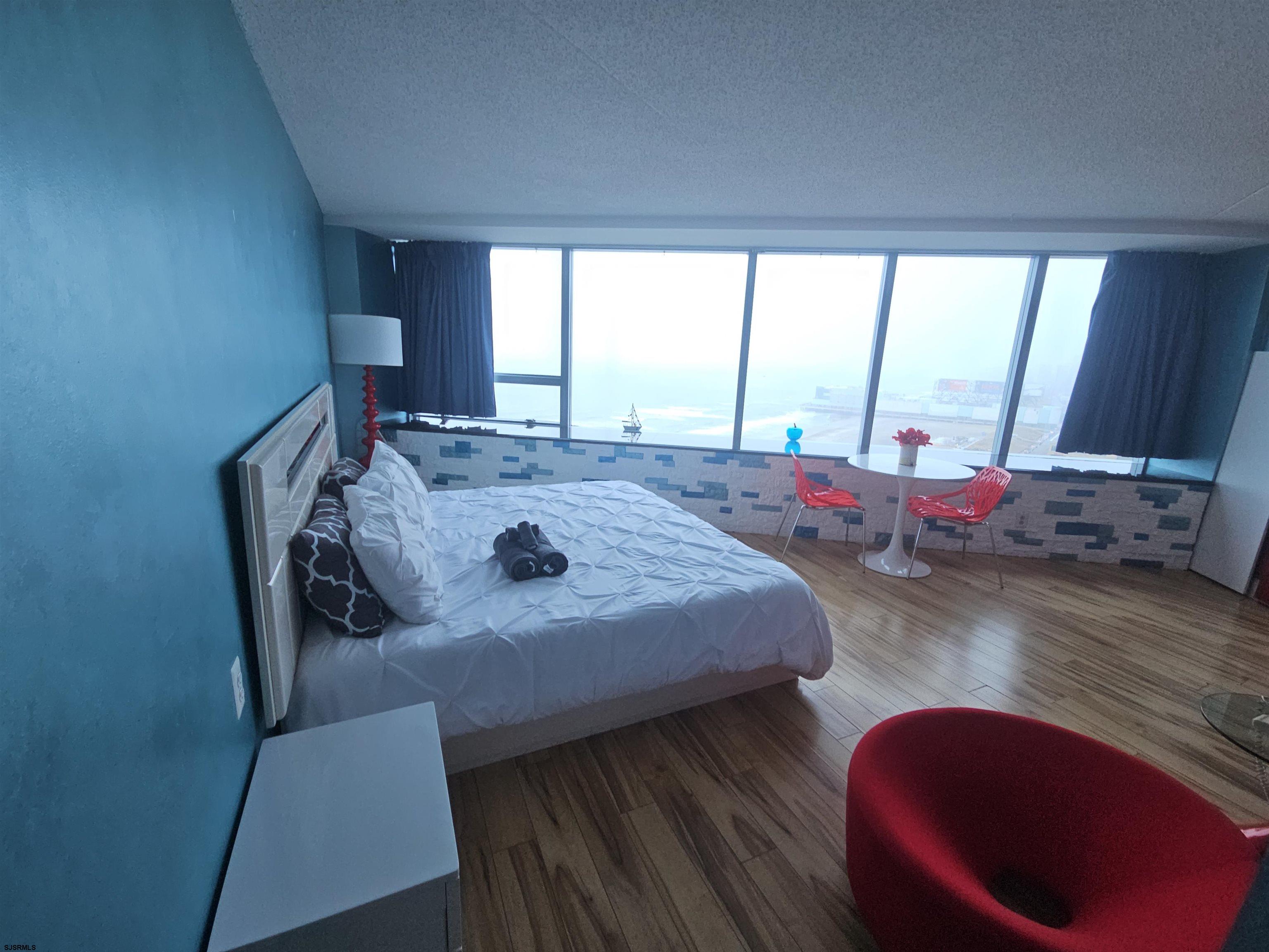 1515 Boardwalk Unit: 2407
