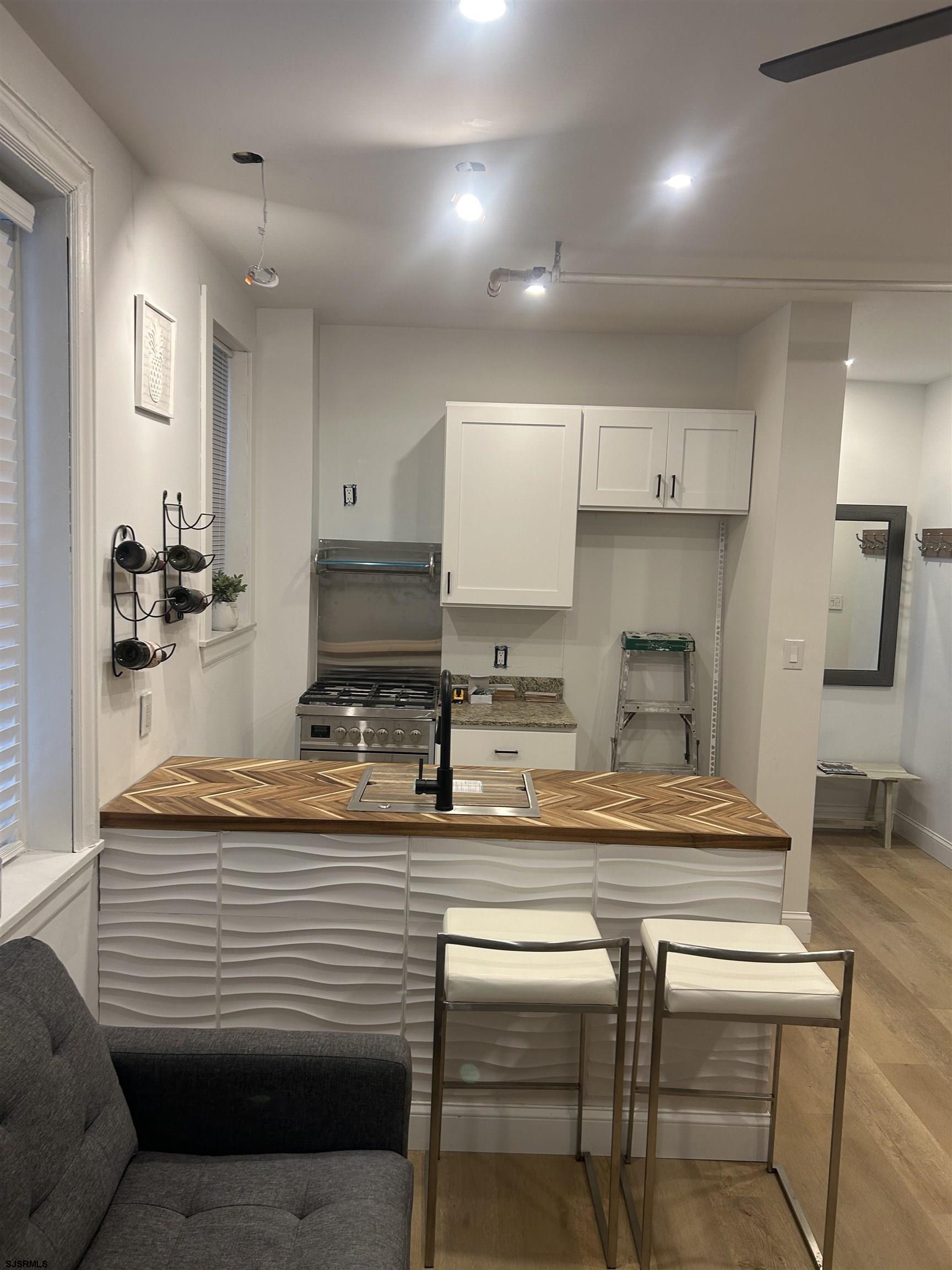 37 S Iowa Ave Unit: 1J
