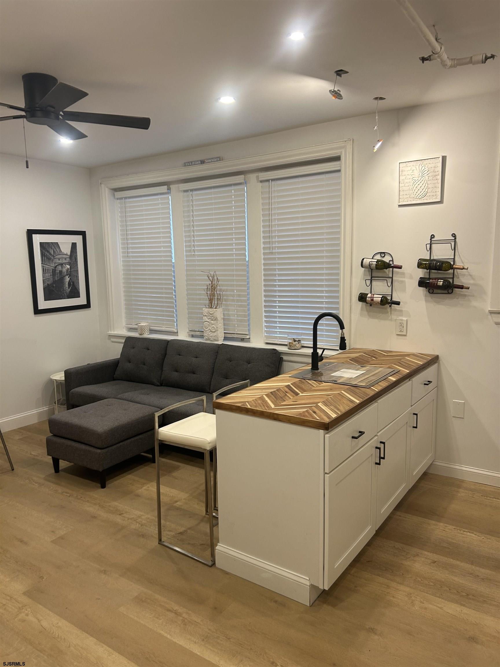 37 S Iowa Ave Unit: 1J