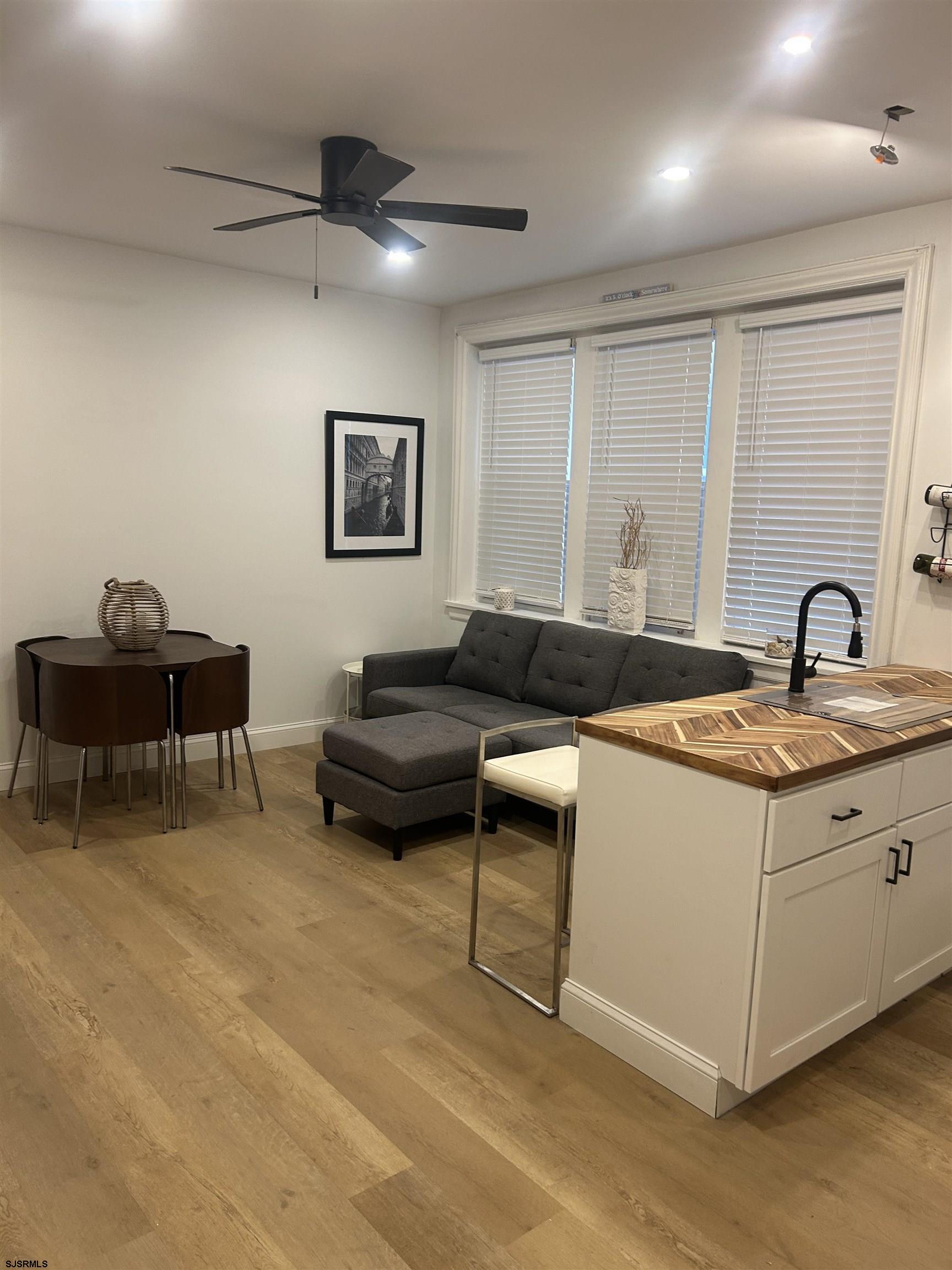 37 S Iowa Ave Unit: 1J