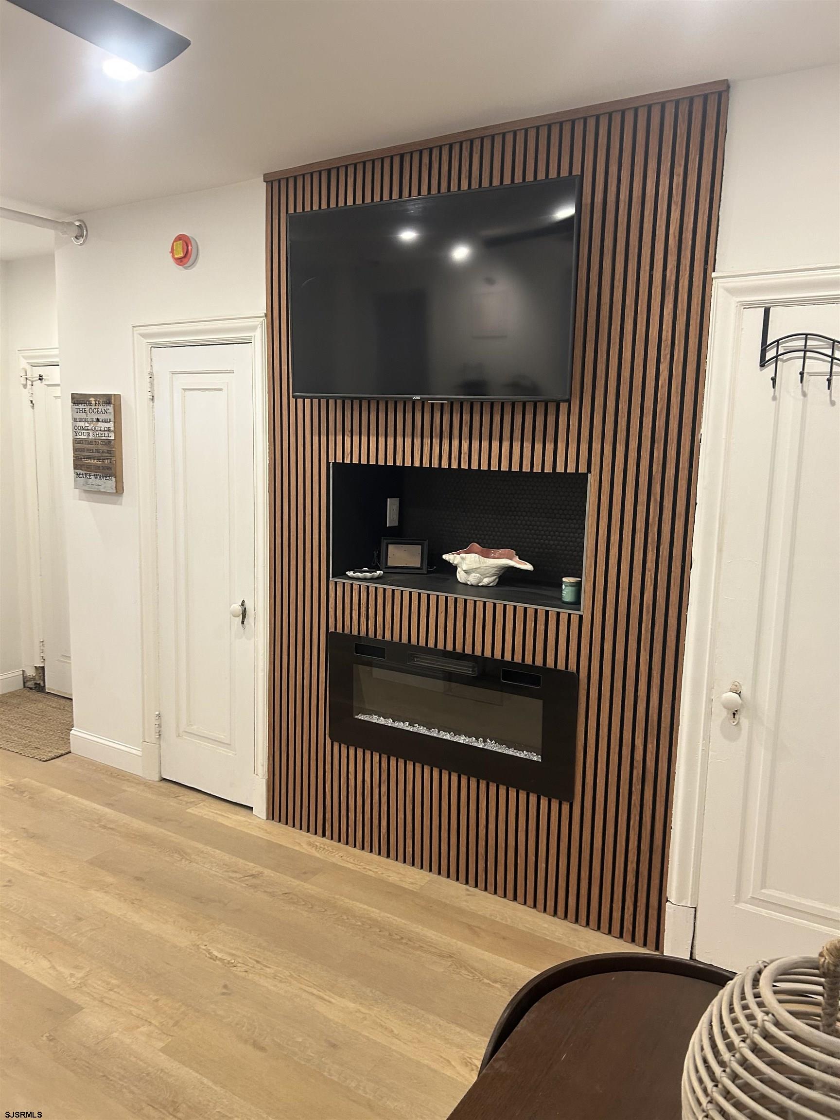 37 S Iowa Ave Unit: 1J