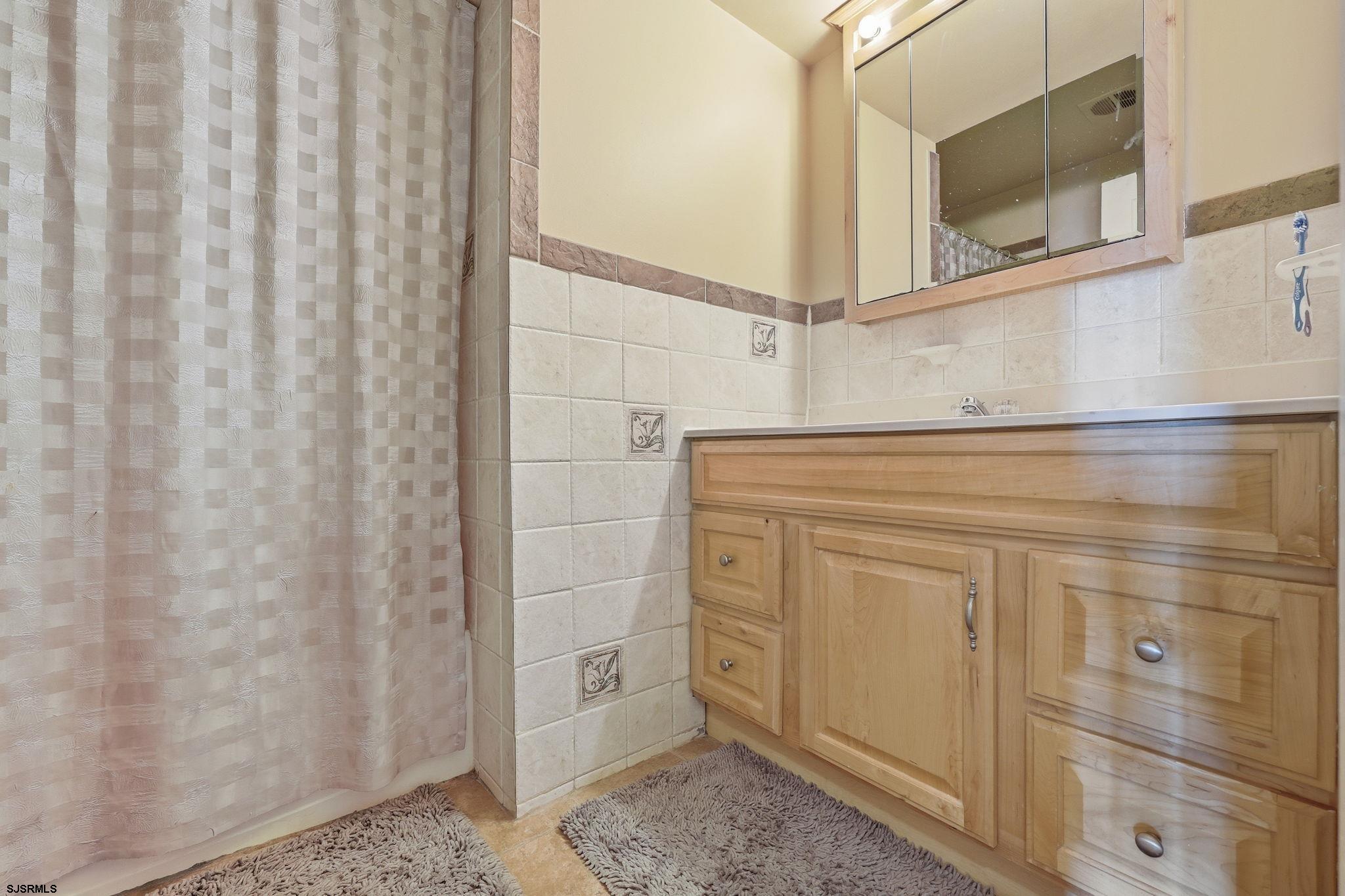 323 N Lafayette Ave Unit: 2nd floor