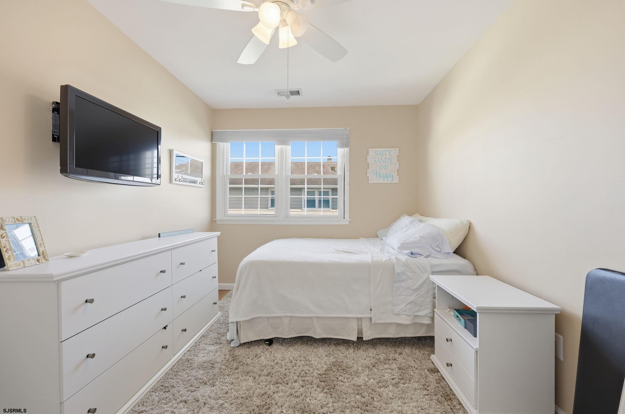323 N Lafayette Ave Unit: 2nd floor
