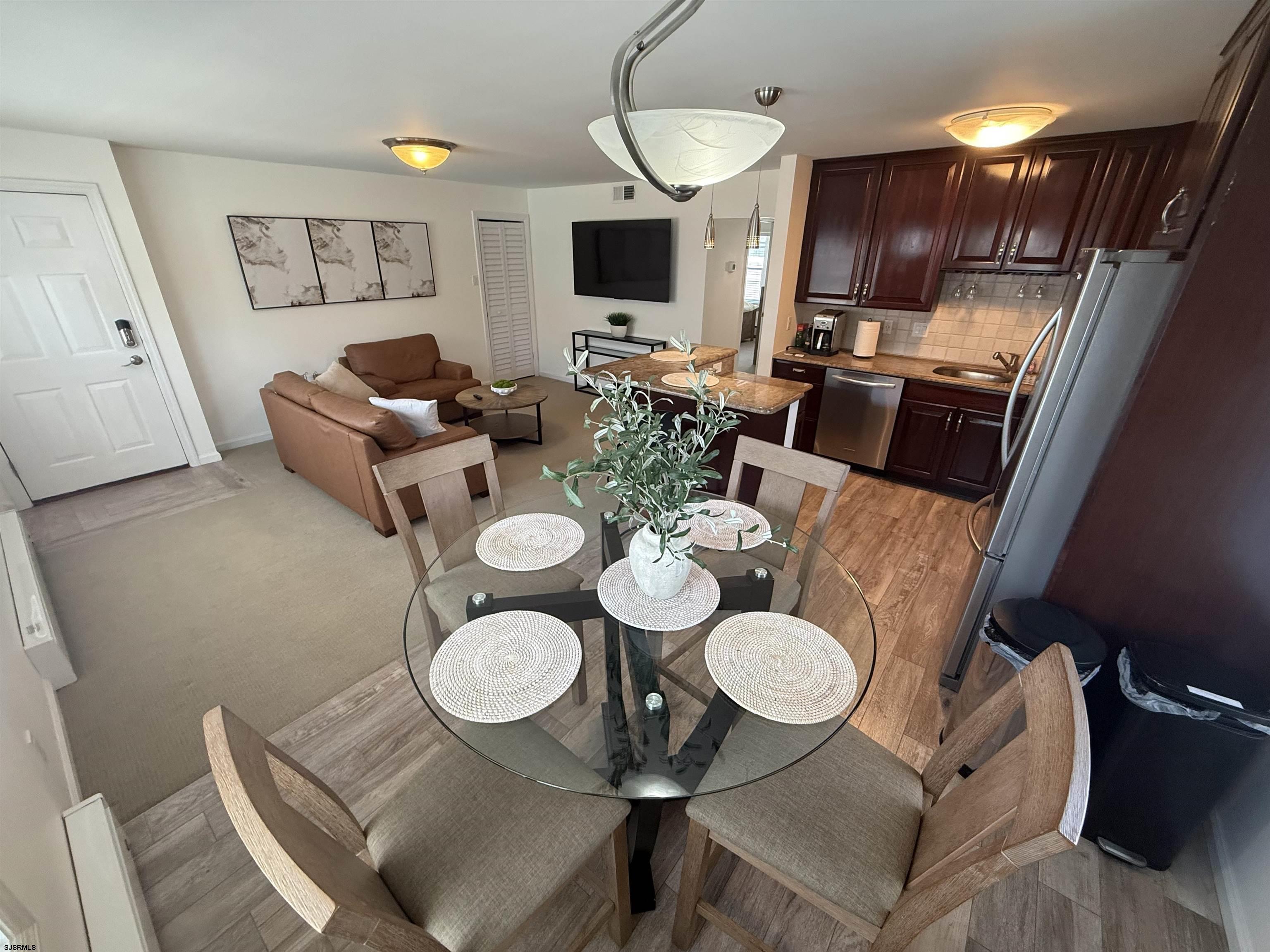211 N Coolidge Ave Unit: 4