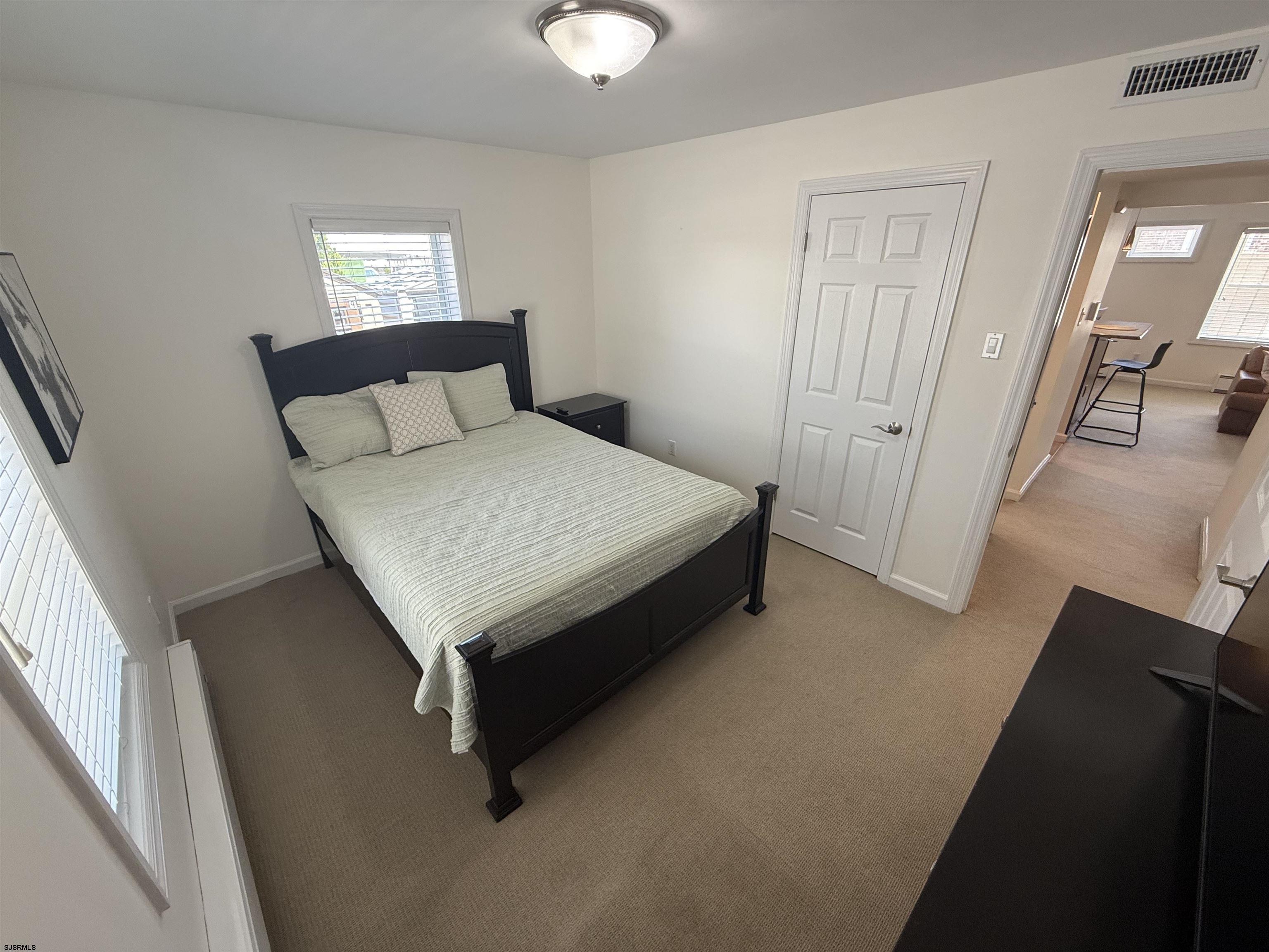 211 N Coolidge Ave Unit: 4