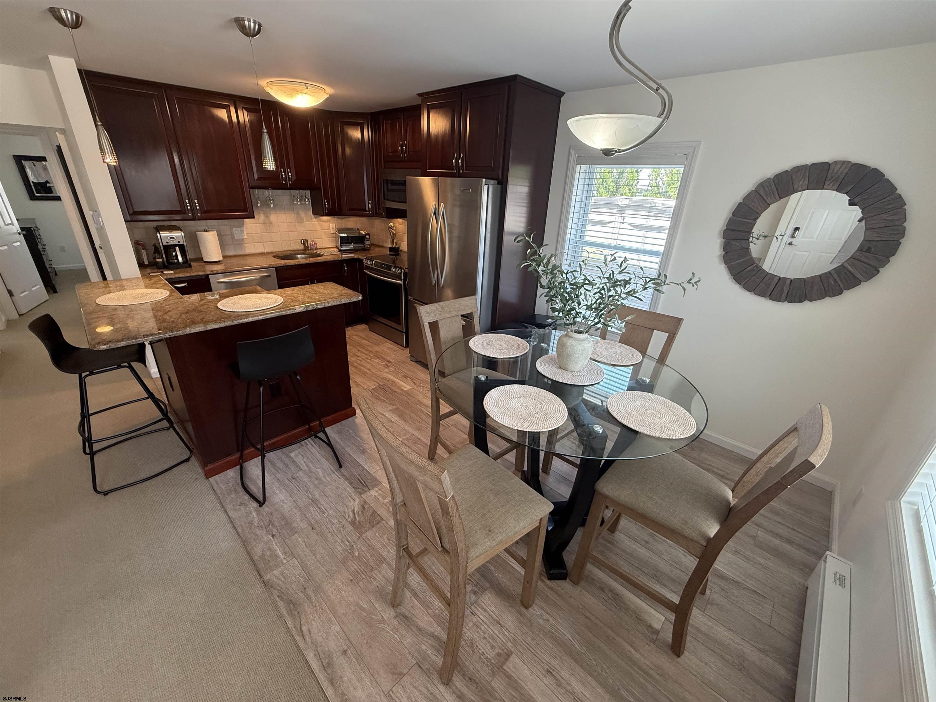 211 N Coolidge Ave Unit: 4