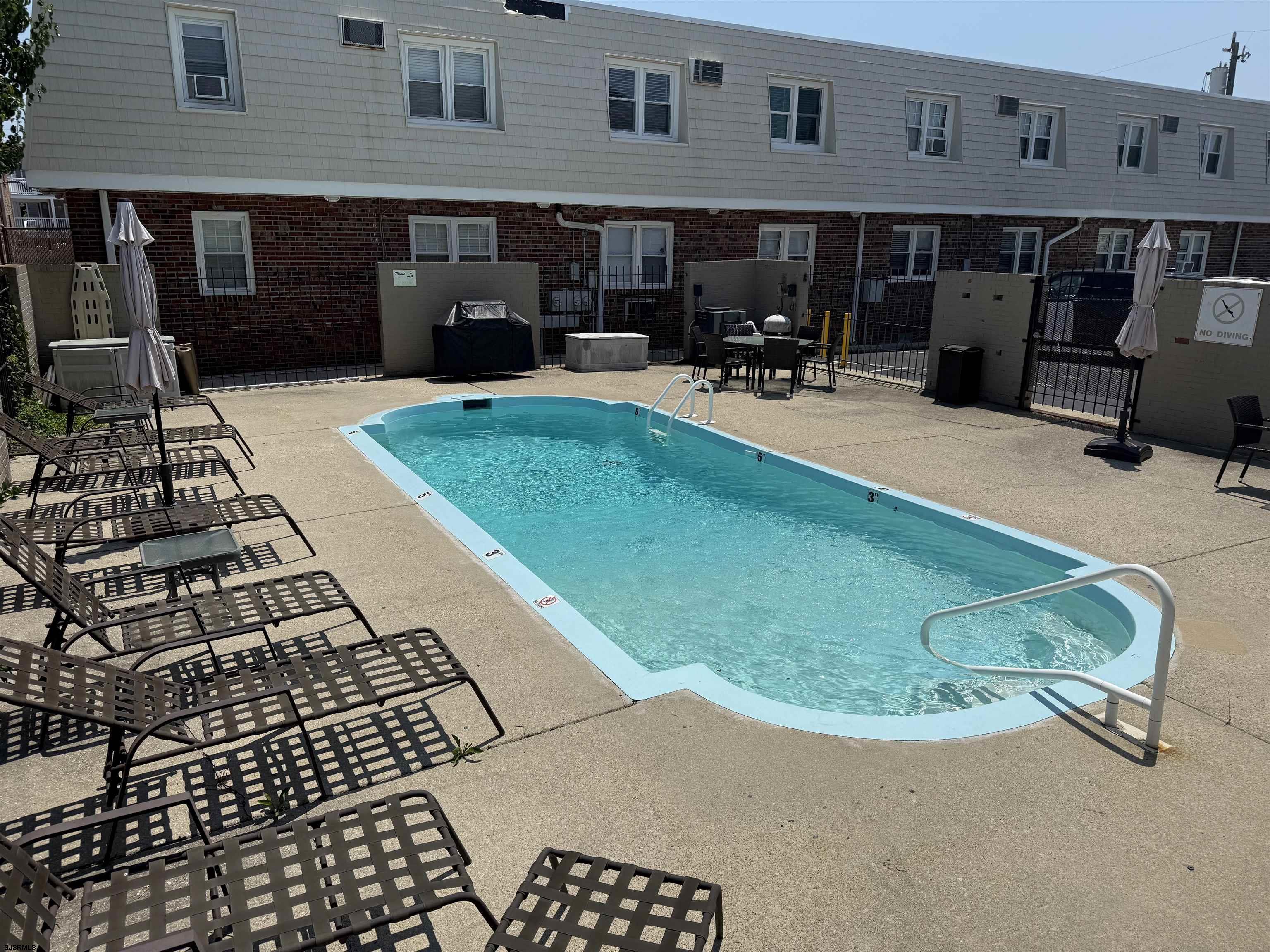 211 N Coolidge Ave Unit: 4