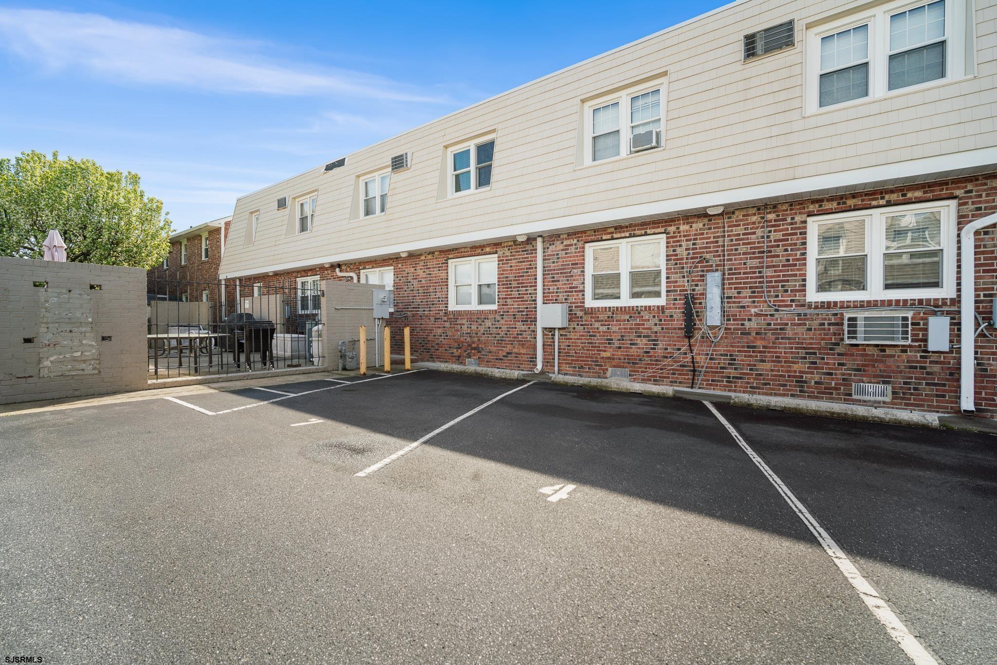 211 N Coolidge Ave Unit: 4