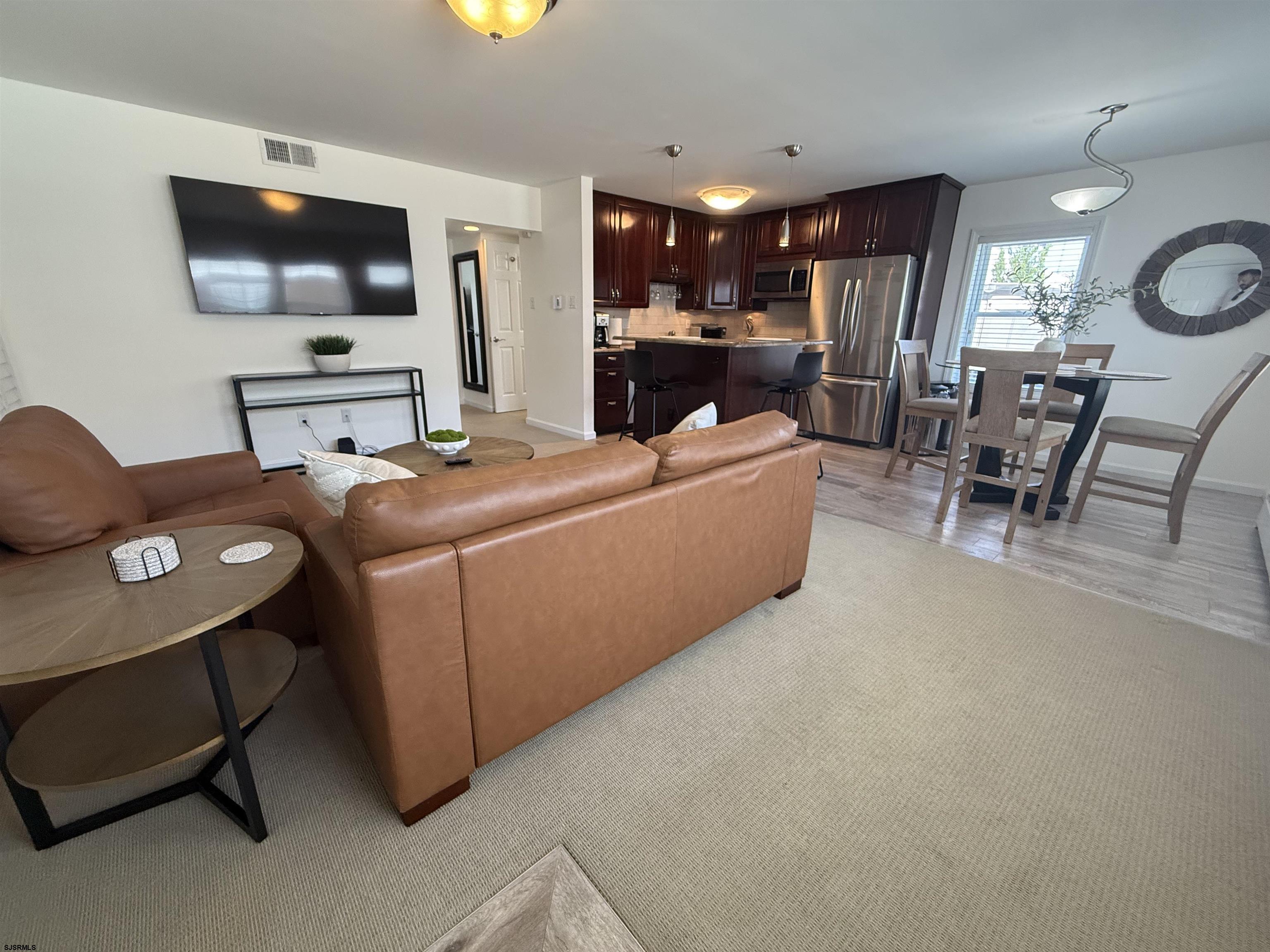 211 N Coolidge Ave Unit: 4