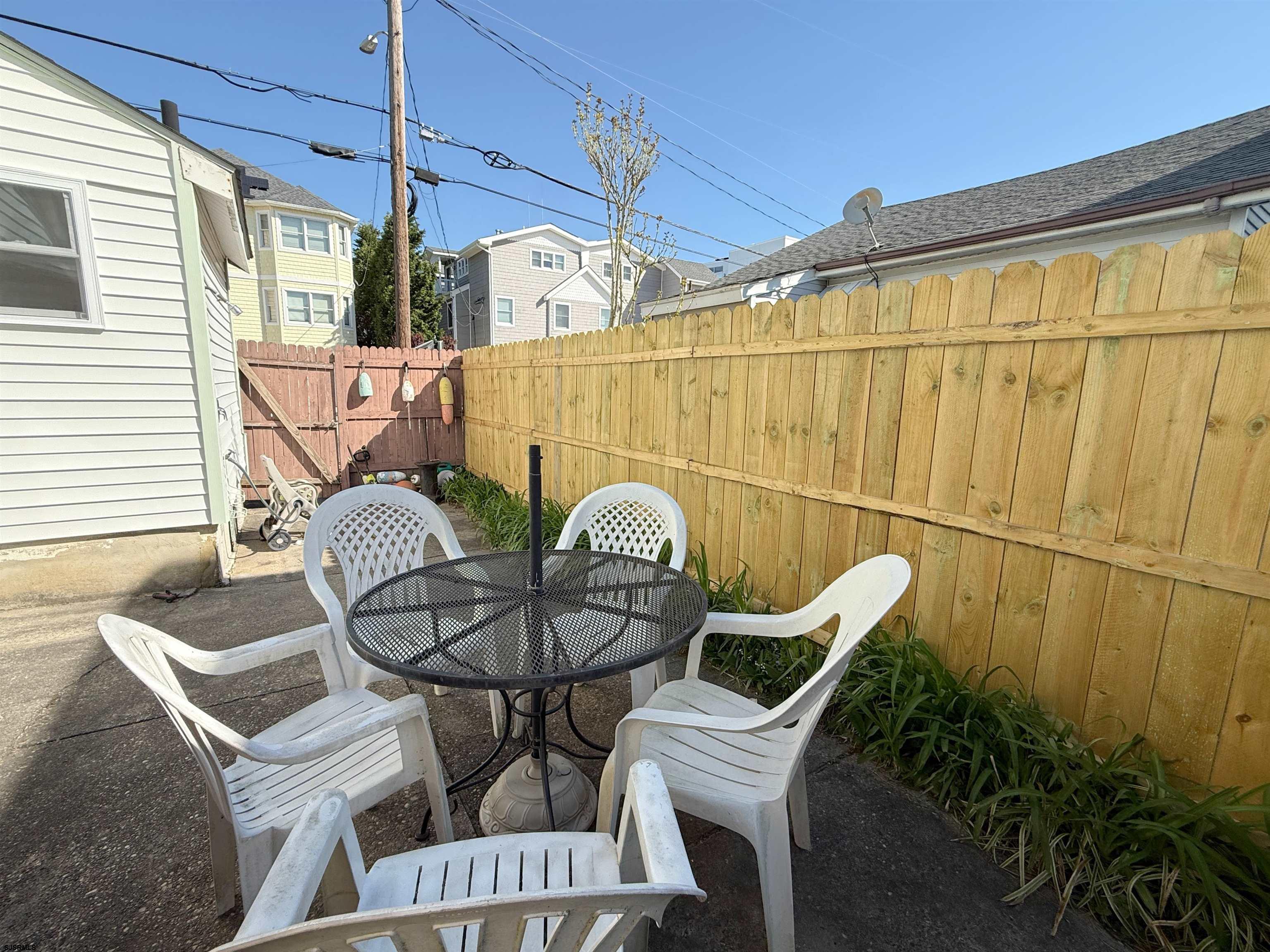 135 N Avolyn Ave