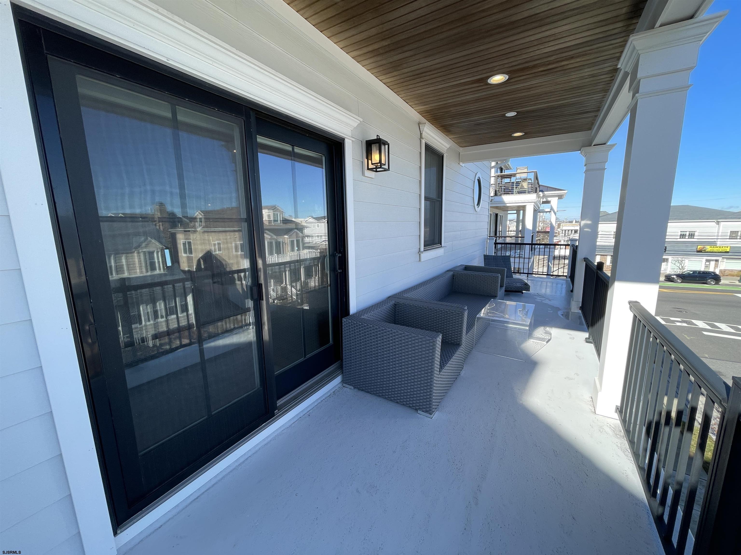 102 S Essex Ave