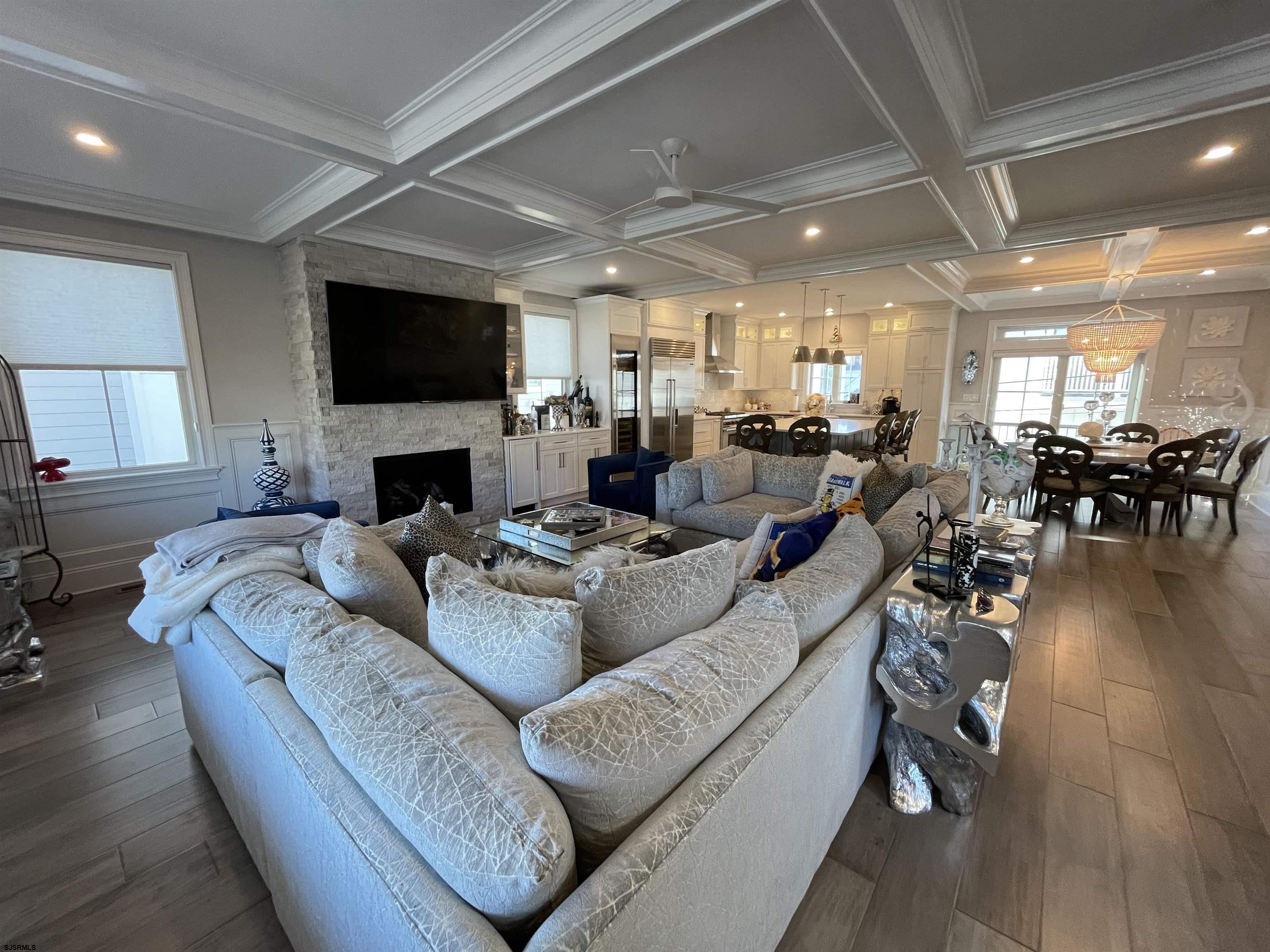 102 S Essex Ave