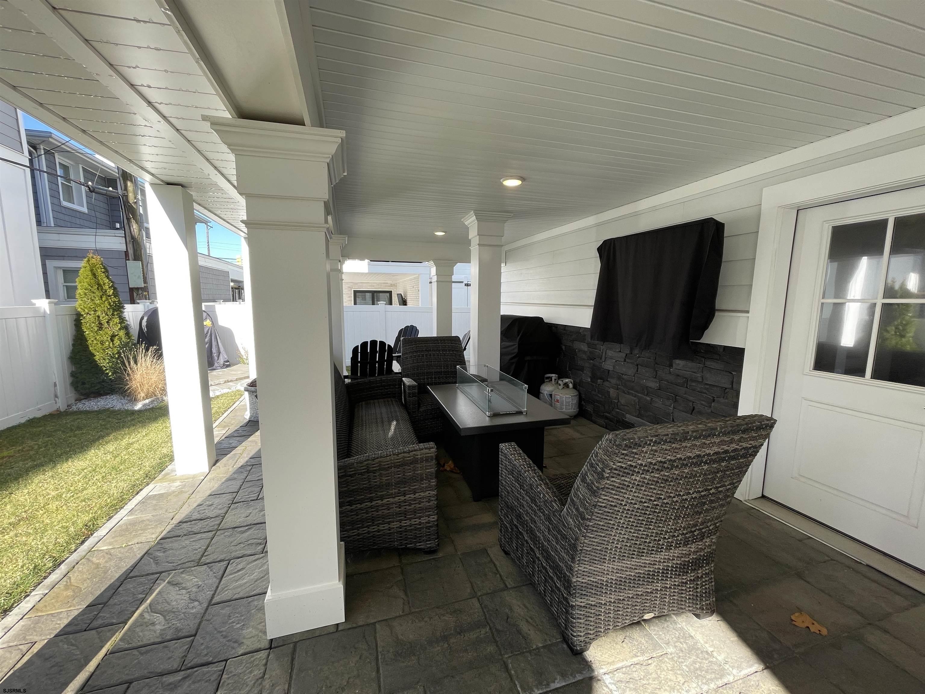 102 S Essex Ave