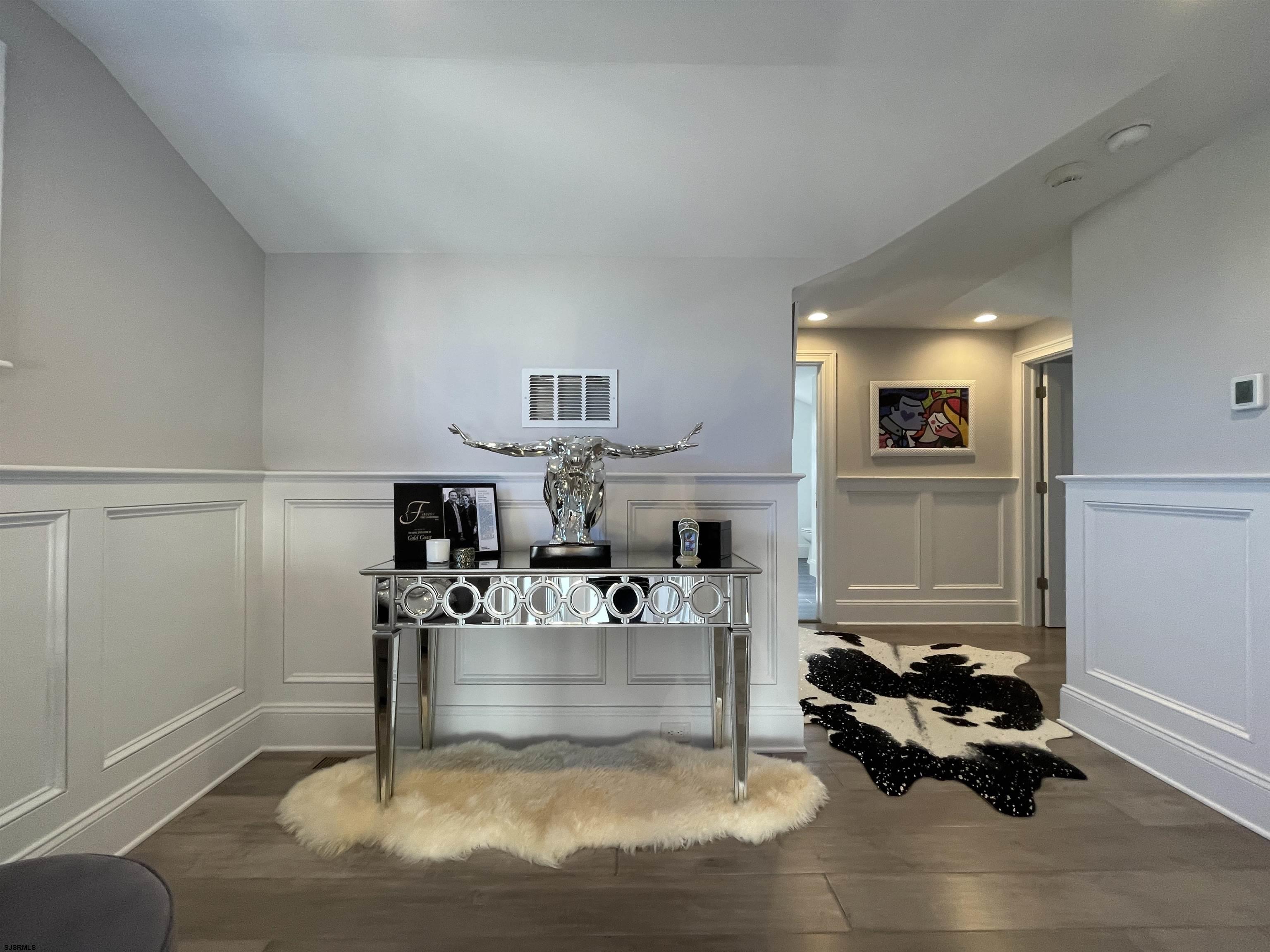 102 S Essex Ave
