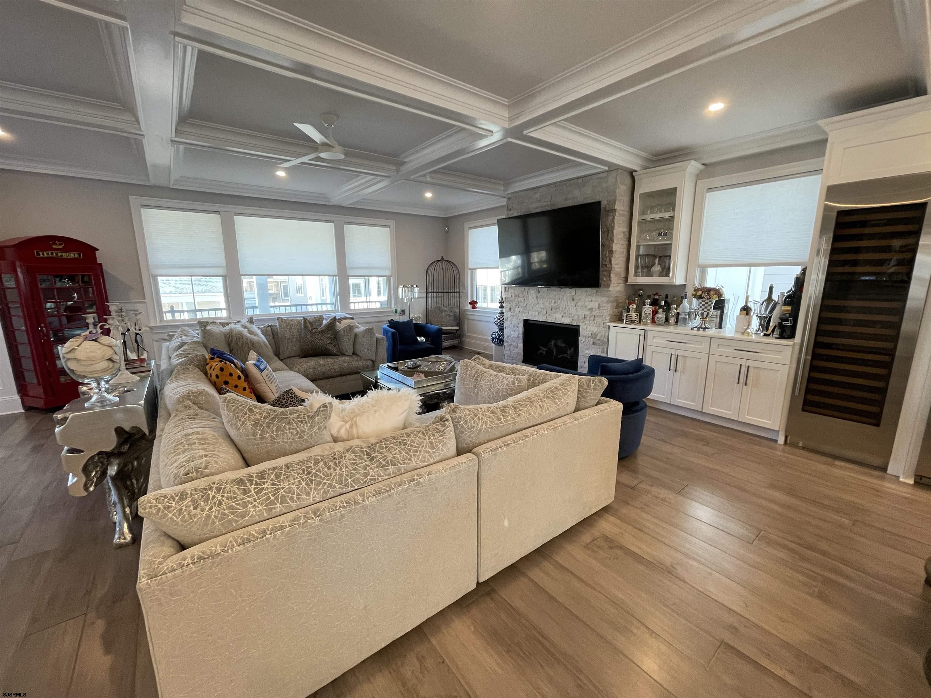 102 S Essex Ave
