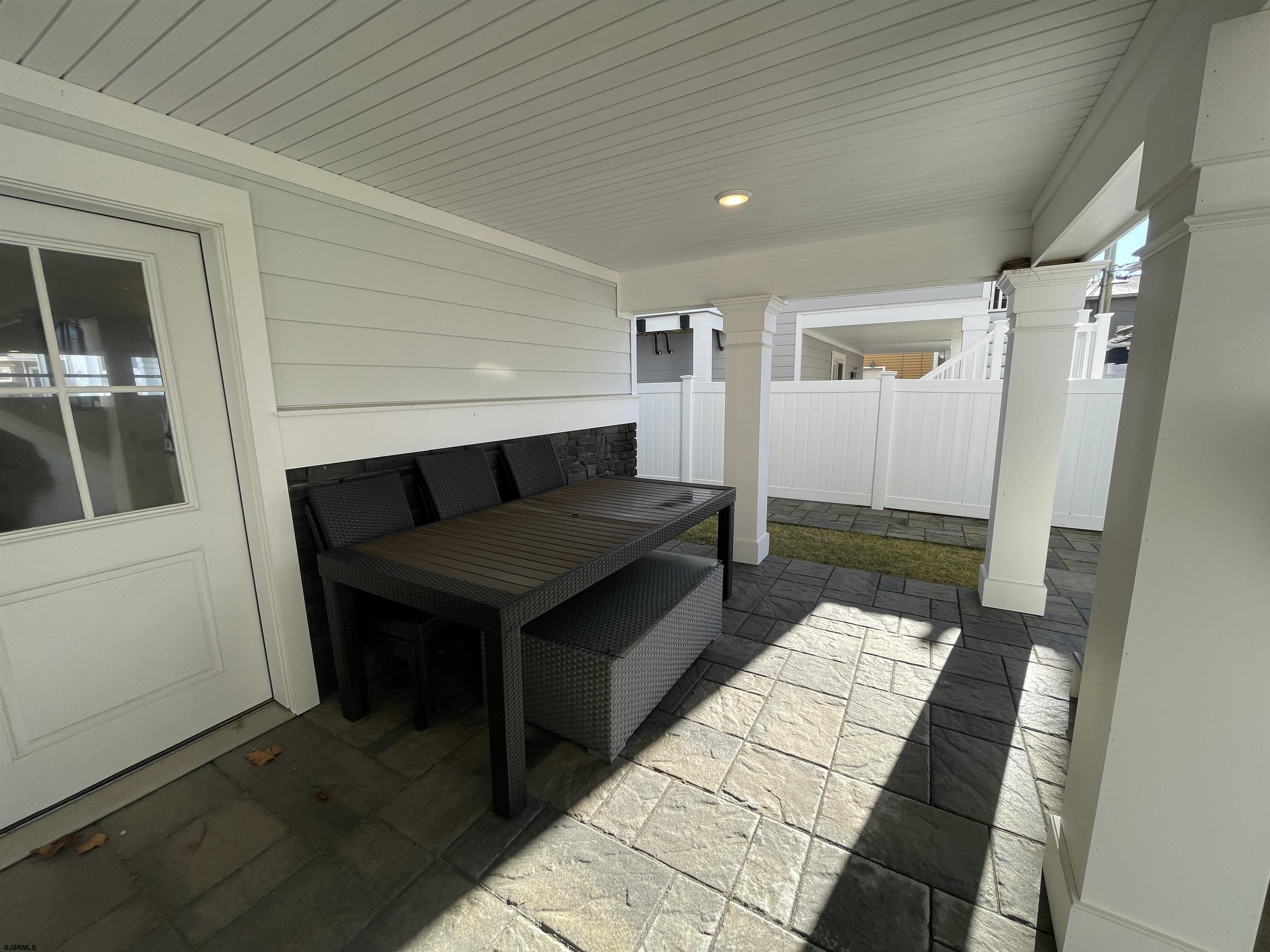 102 S Essex Ave