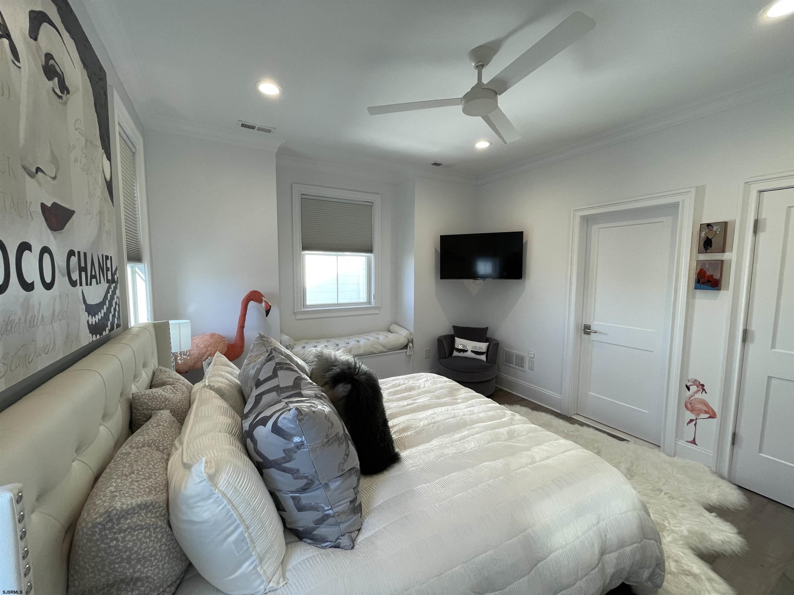 102 S Essex Ave