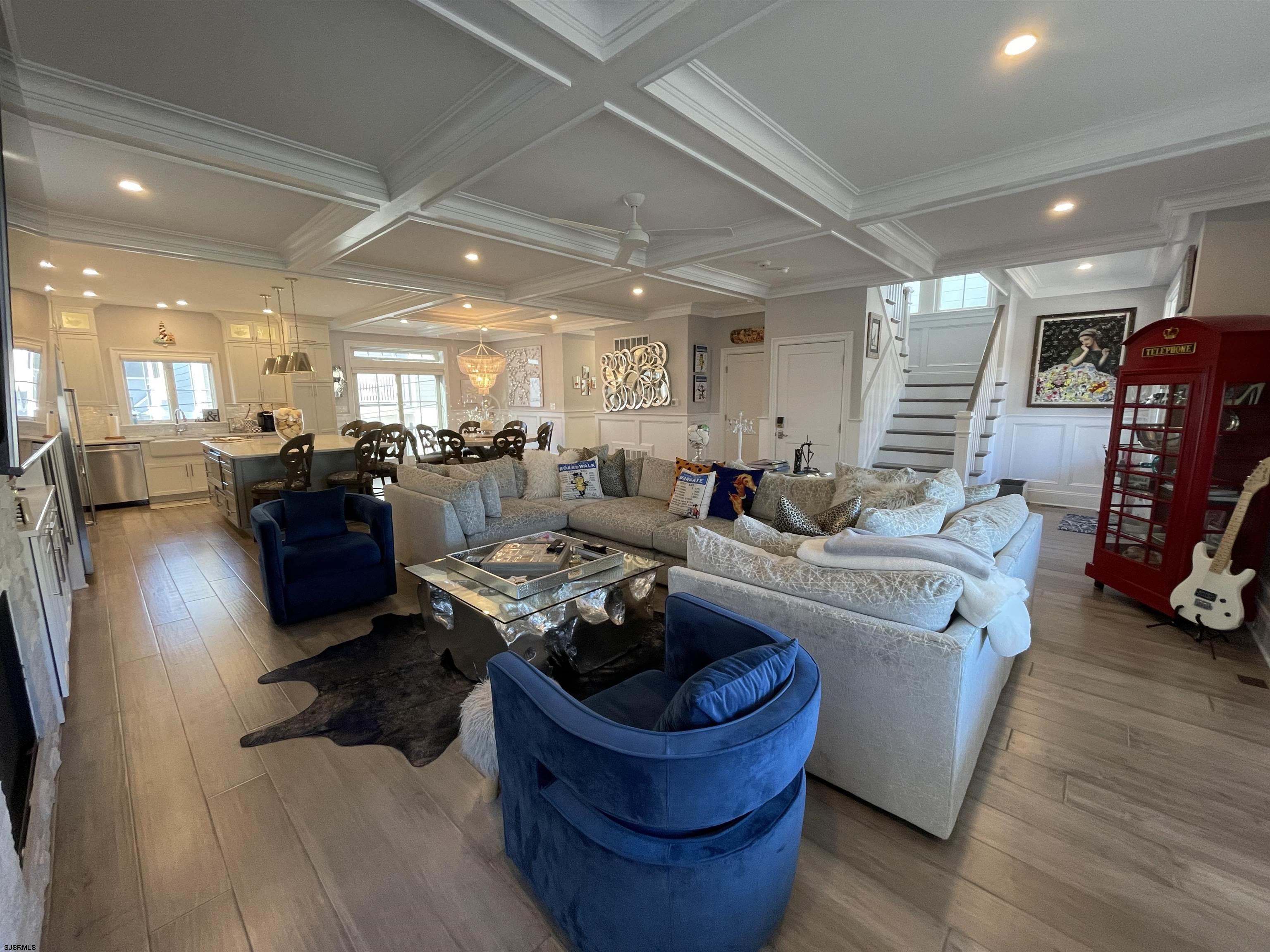 102 S Essex Ave