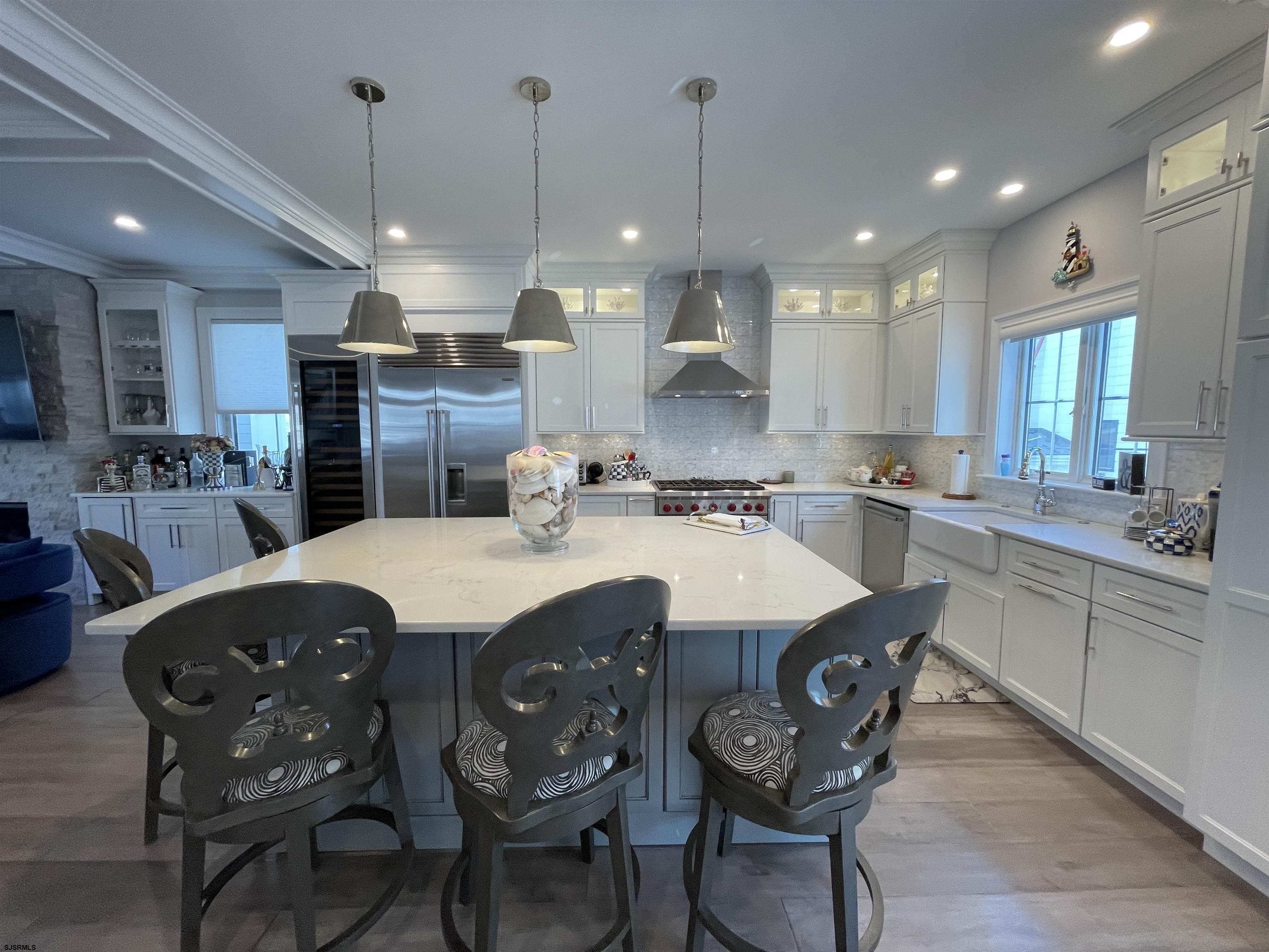 102 S Essex Ave