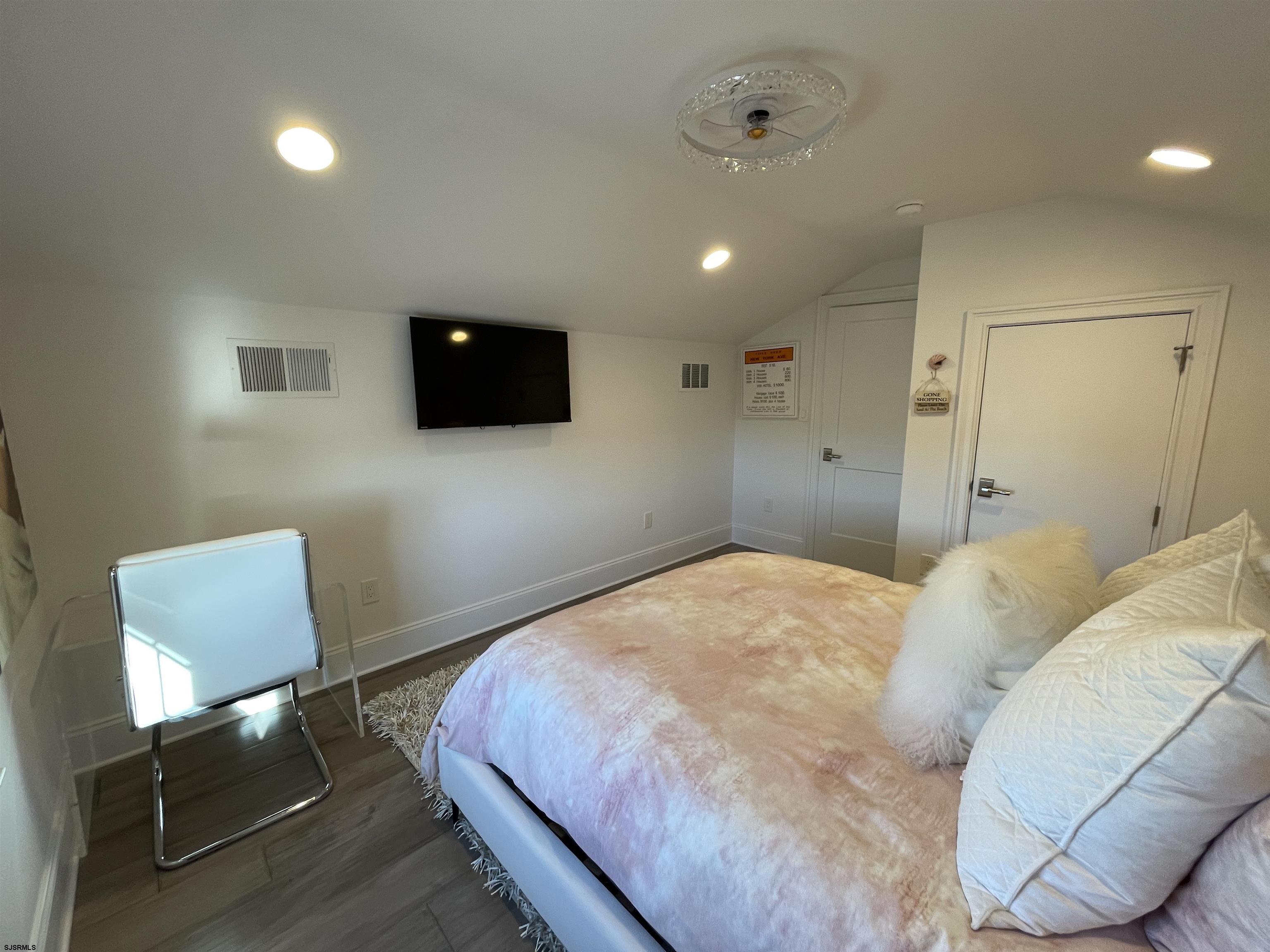 102 S Essex Ave