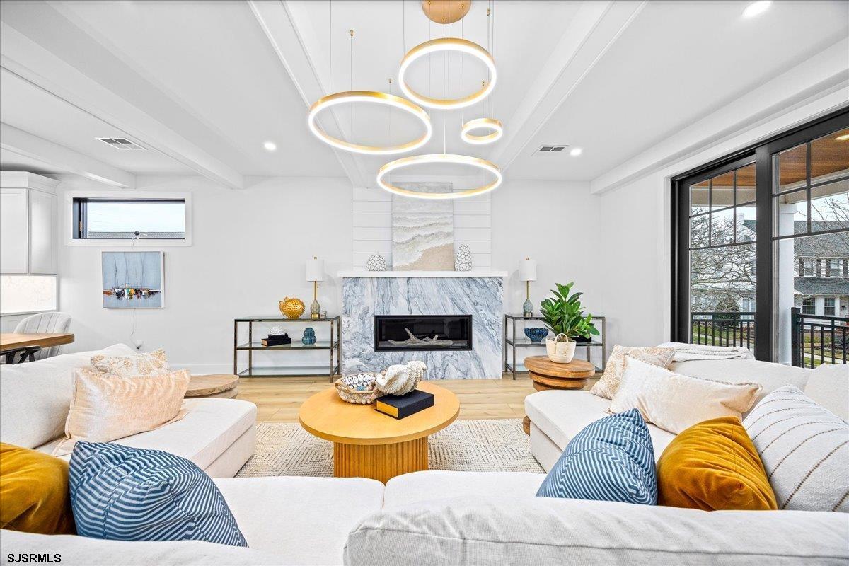 2 N Pembroke Ave