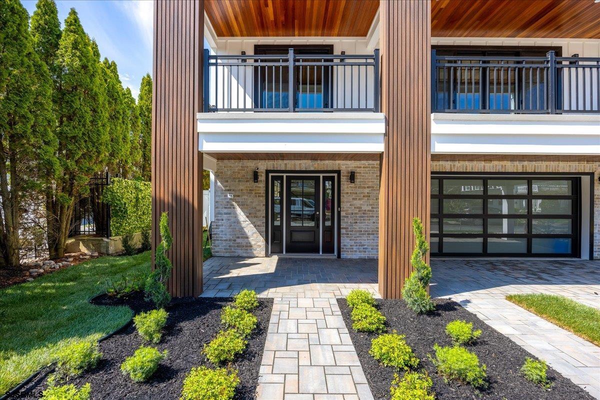 2 N Pembroke Ave