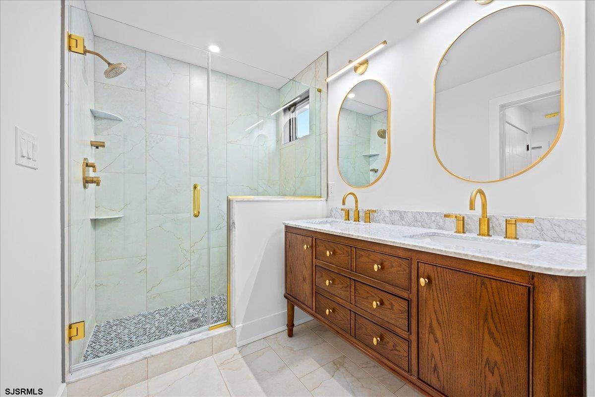 2 N Pembroke Ave