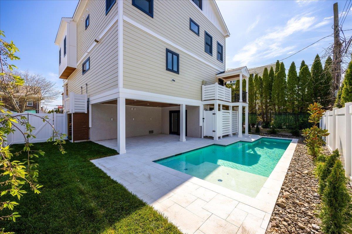 2 N Pembroke Ave