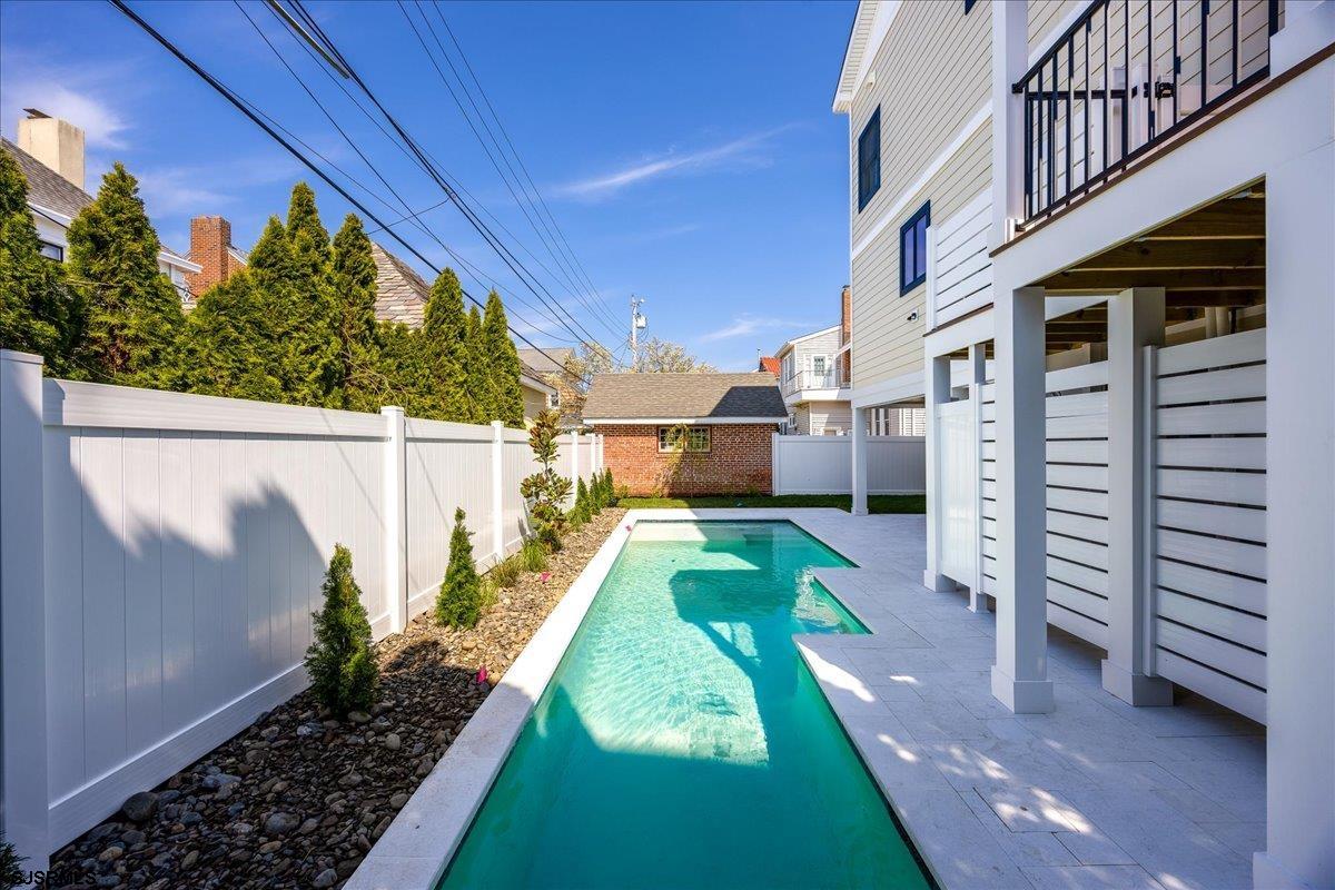 2 N Pembroke Ave