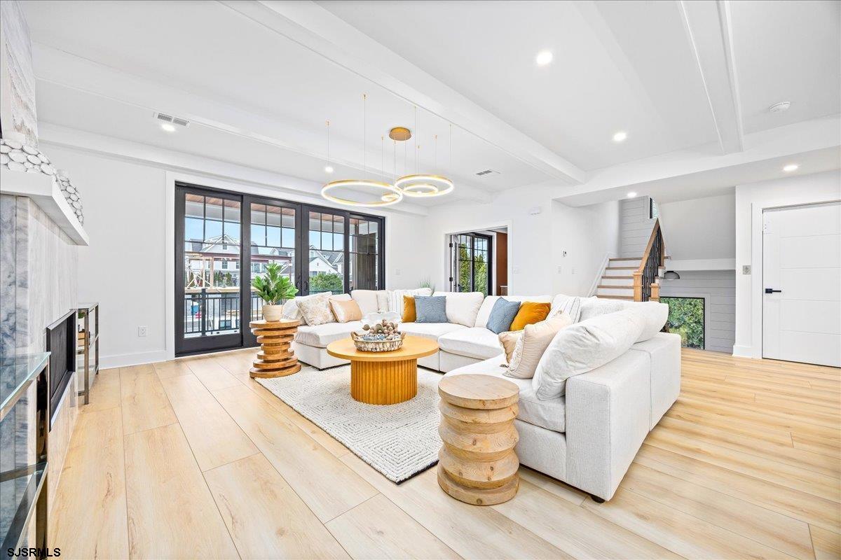 2 N Pembroke Ave