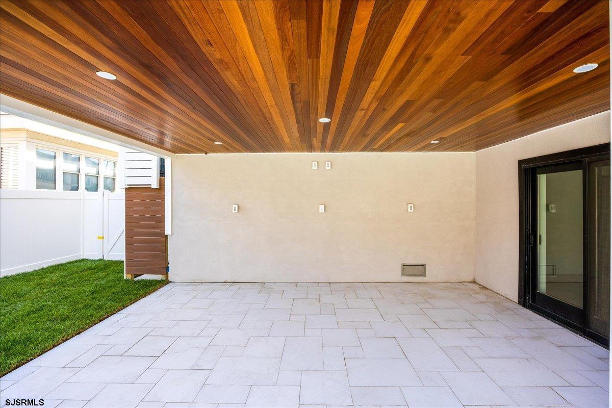 2 N Pembroke Ave
