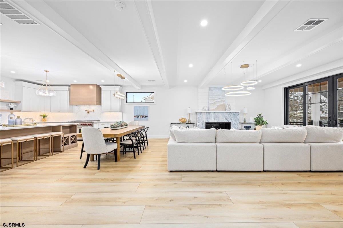 2 N Pembroke Ave