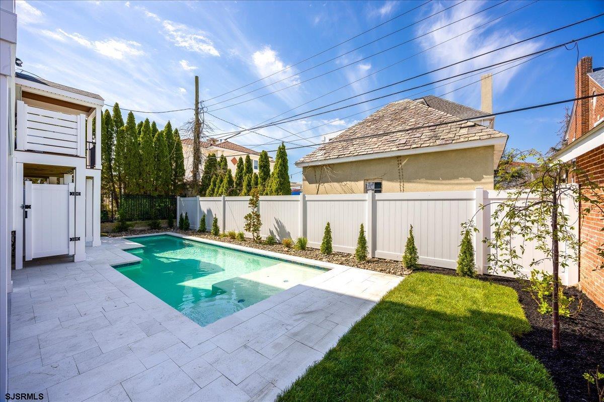 2 N Pembroke Ave