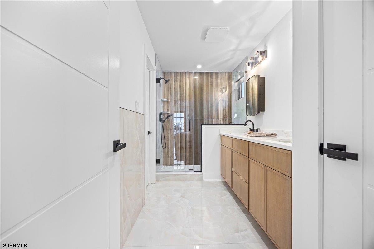 2 N Pembroke Ave