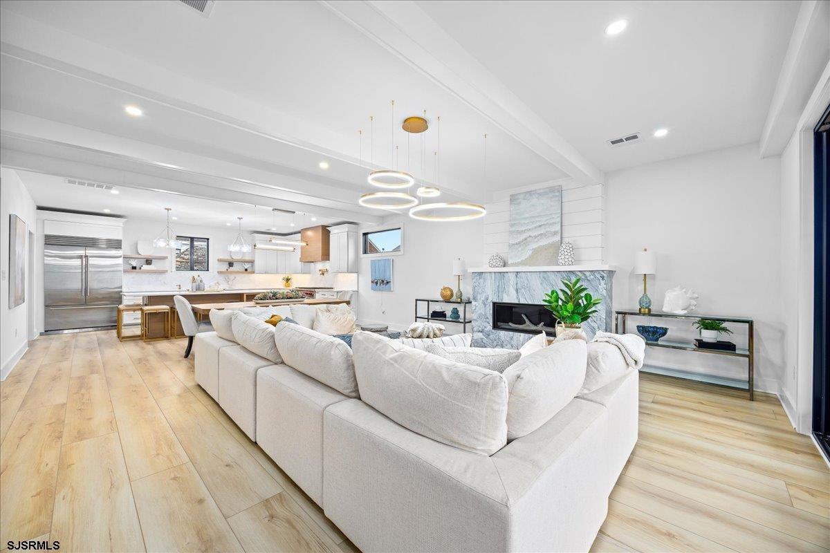 2 N Pembroke Ave